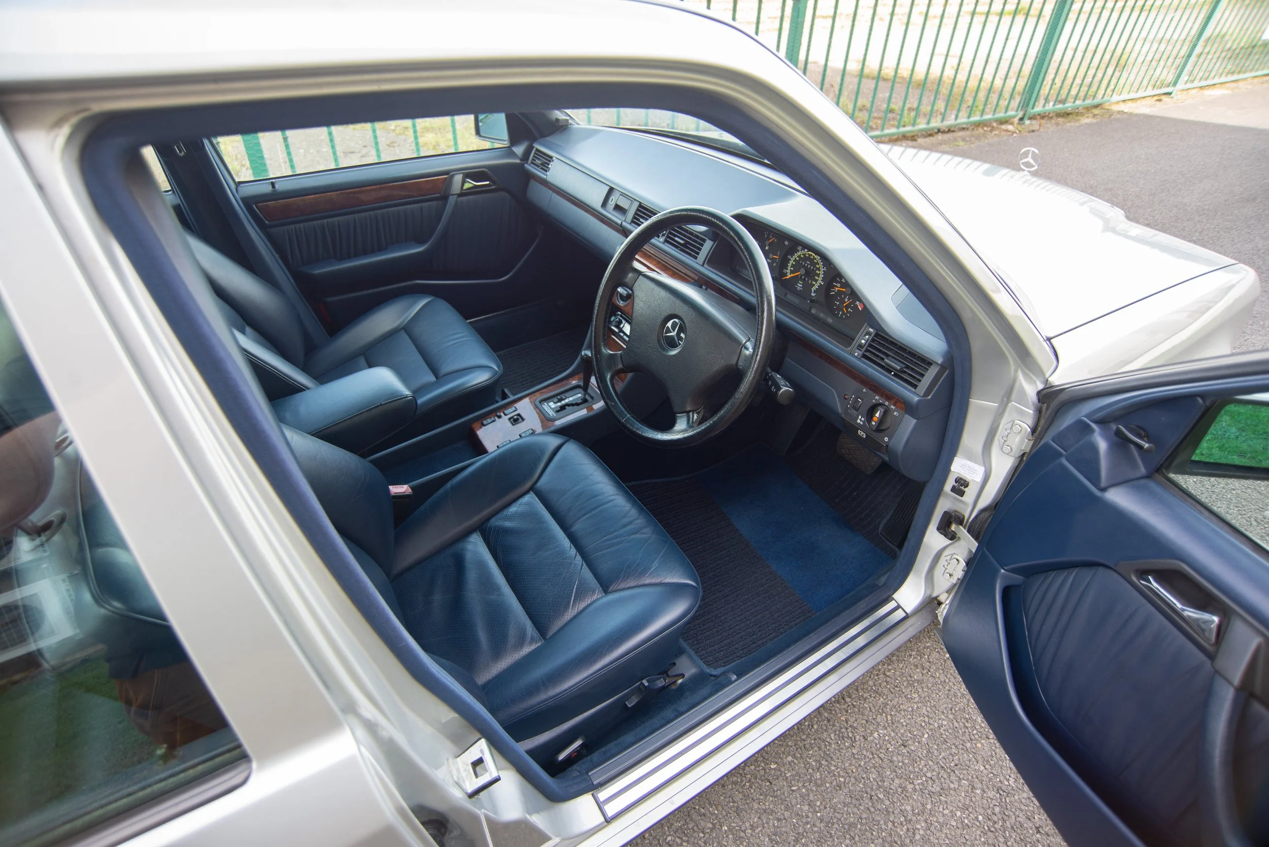 Mercedes 260E 2-13.jpg