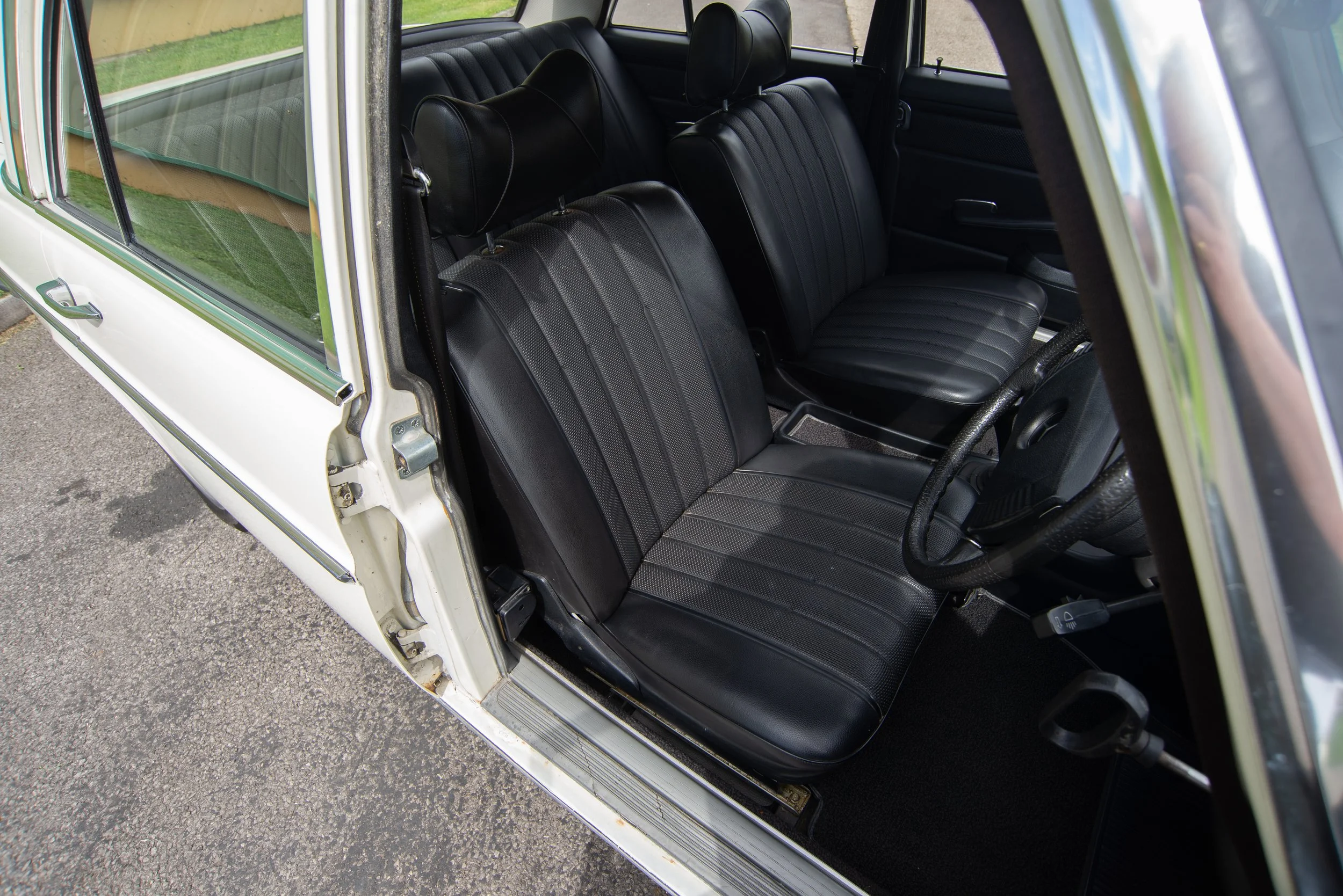 Mercedes 240D-4.jpg