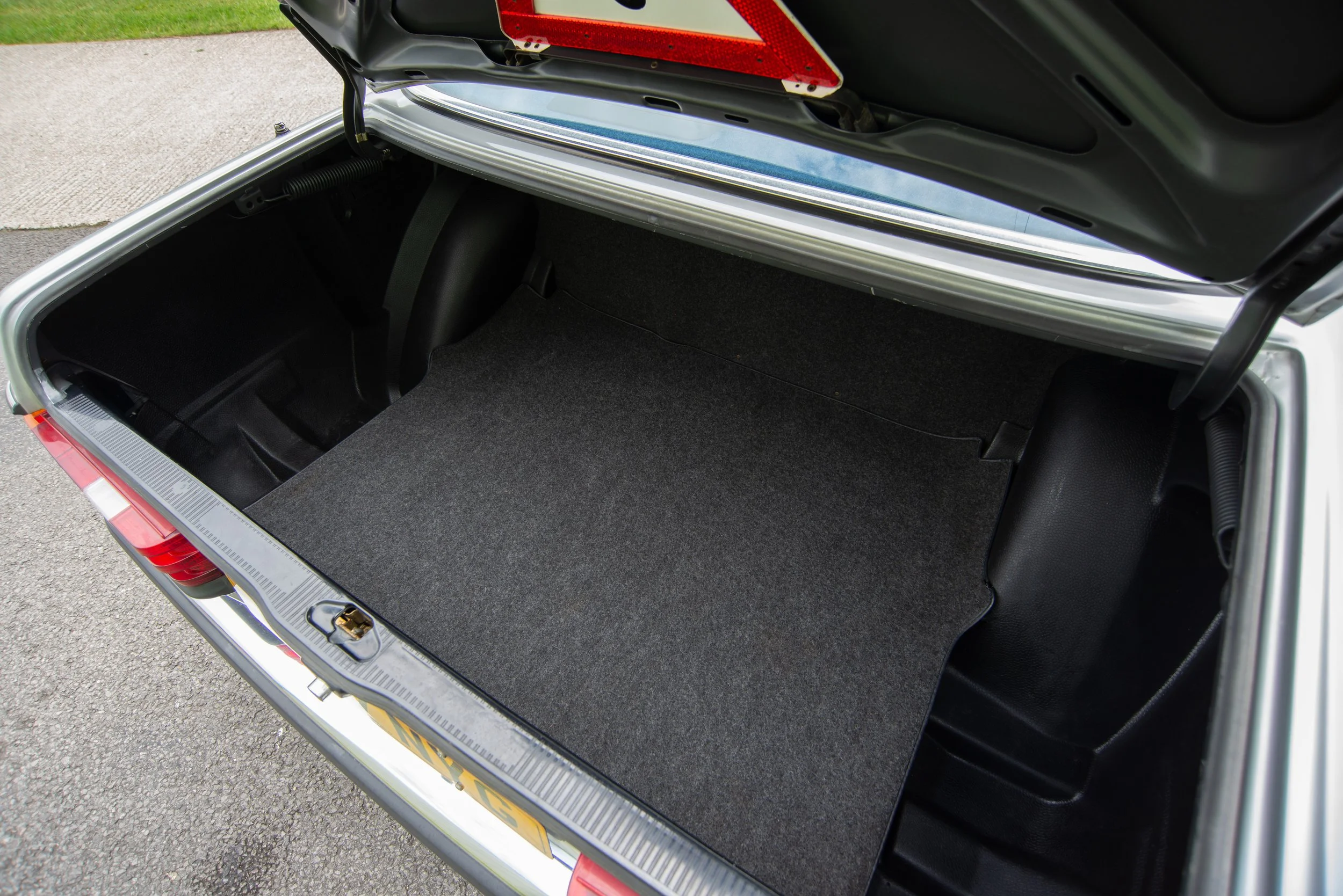Mercedes 230E-21.jpg