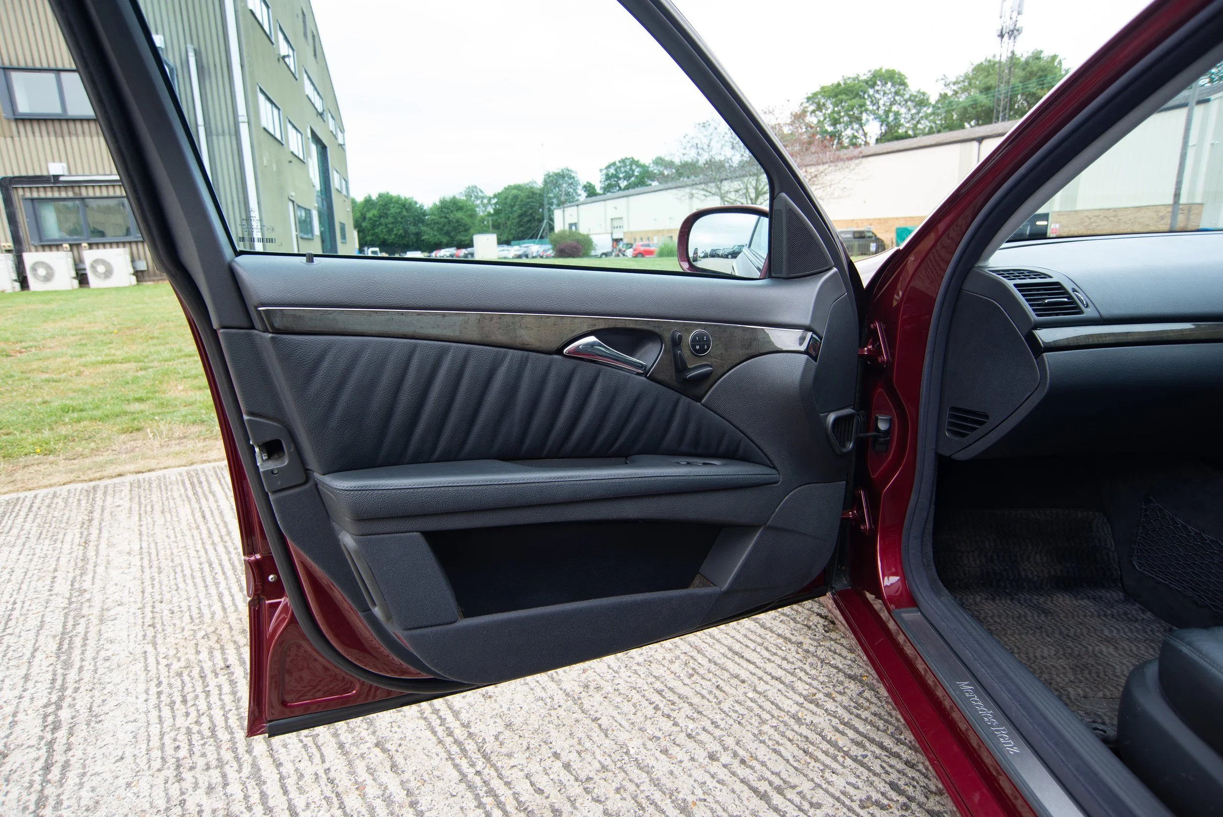 Mercedes E500-11.jpg