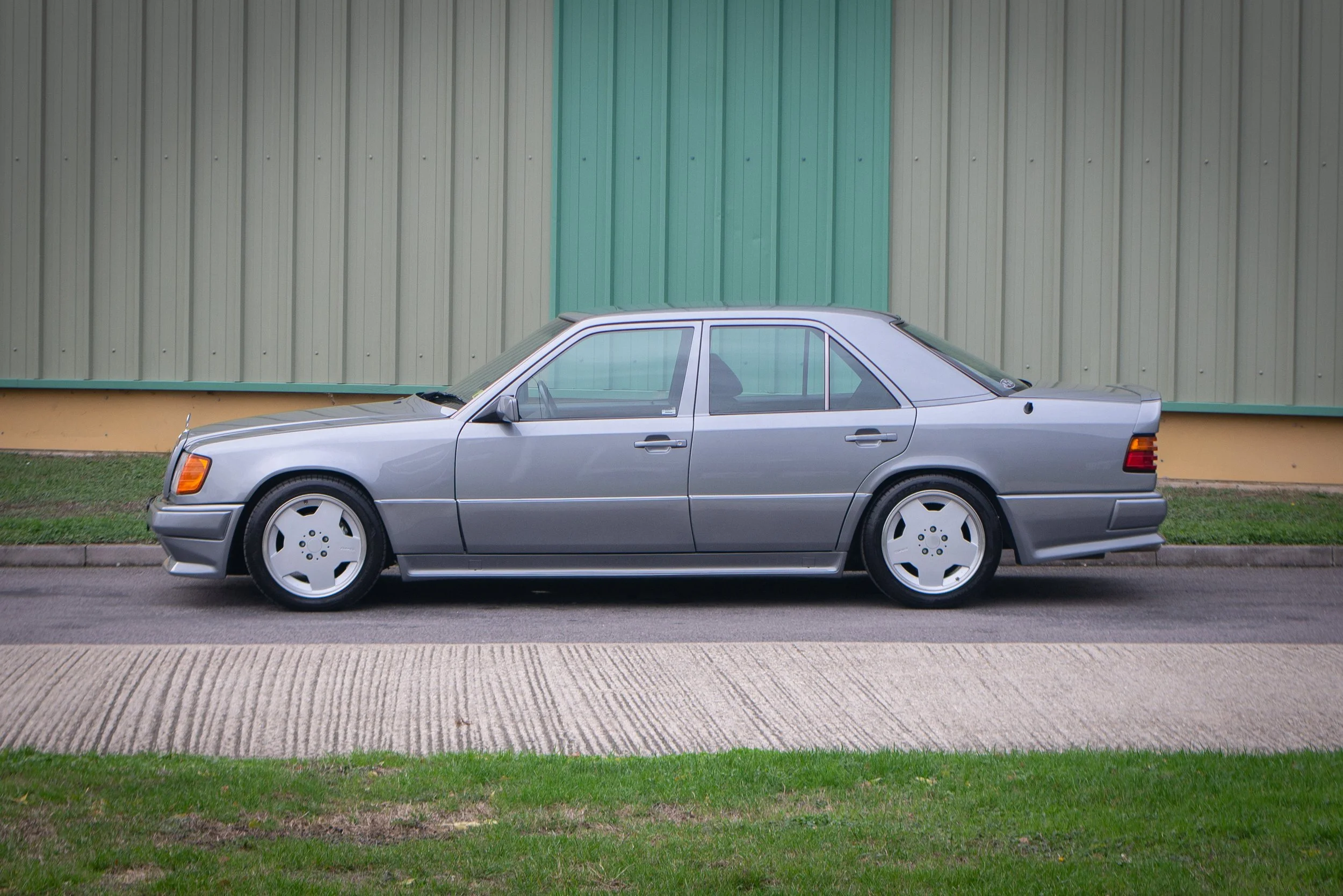 Mercedes 300E 3.4 AMG-31.jpg