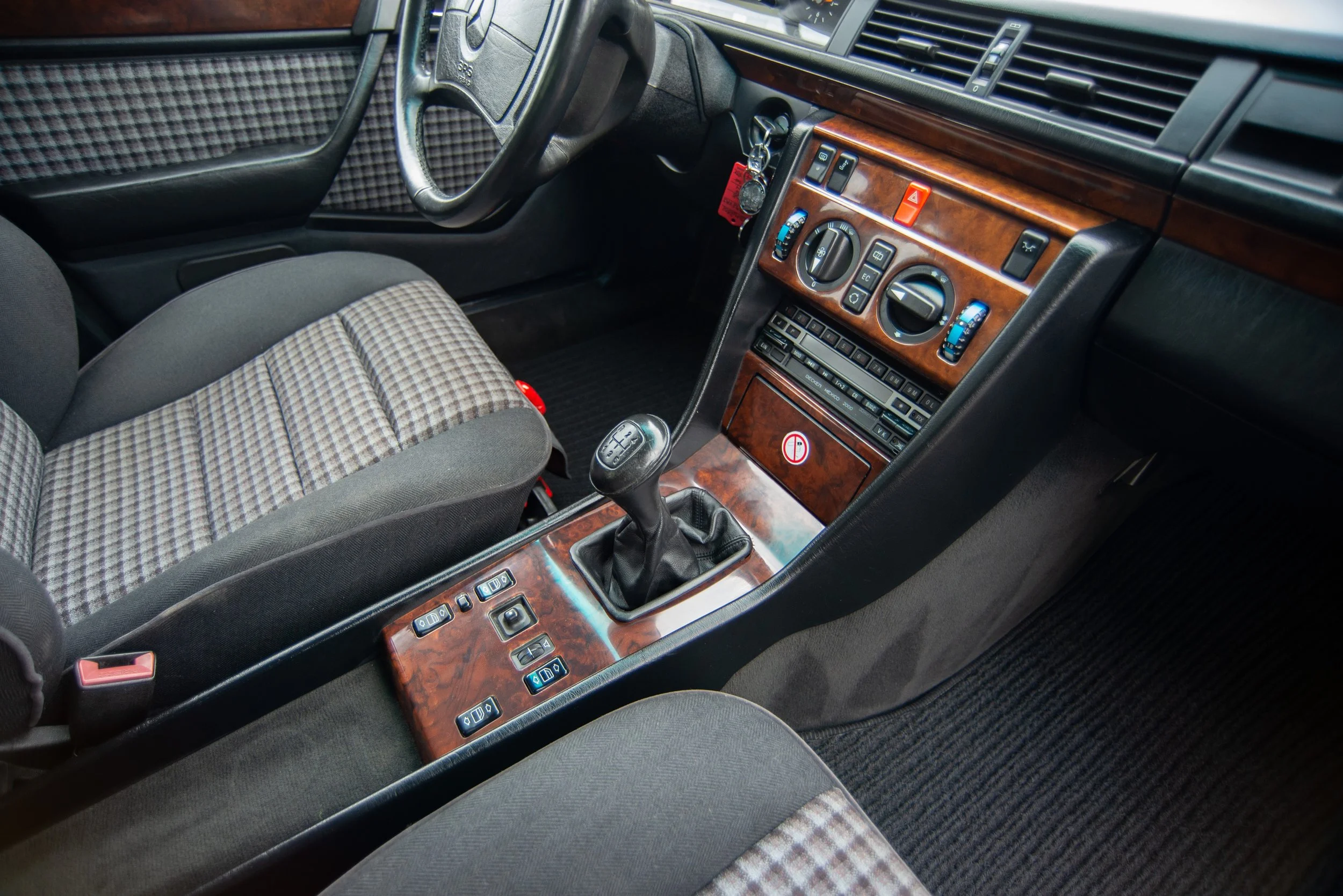 Mercedes 300E 3.4 AMG-8.jpg