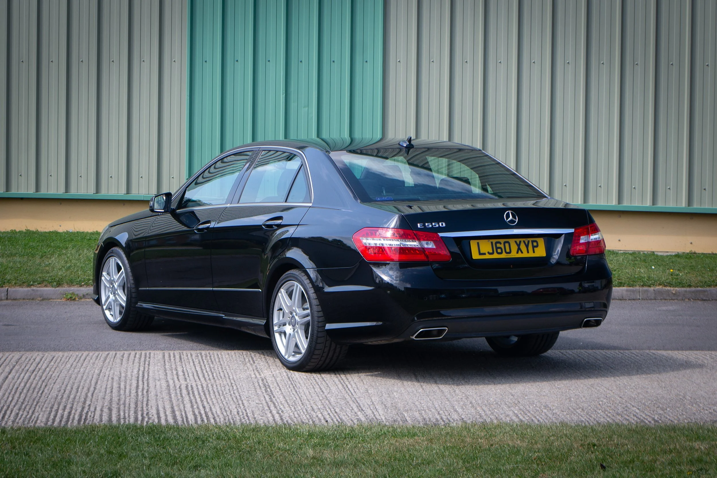 Mercedes E550-7.jpg
