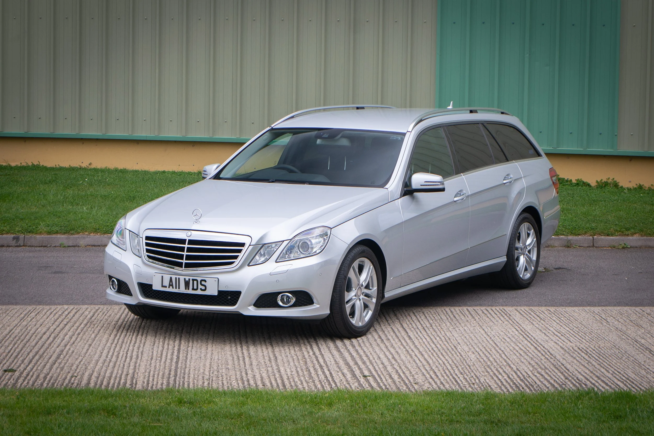 Mercedes E350 Estate 2-14.jpg
