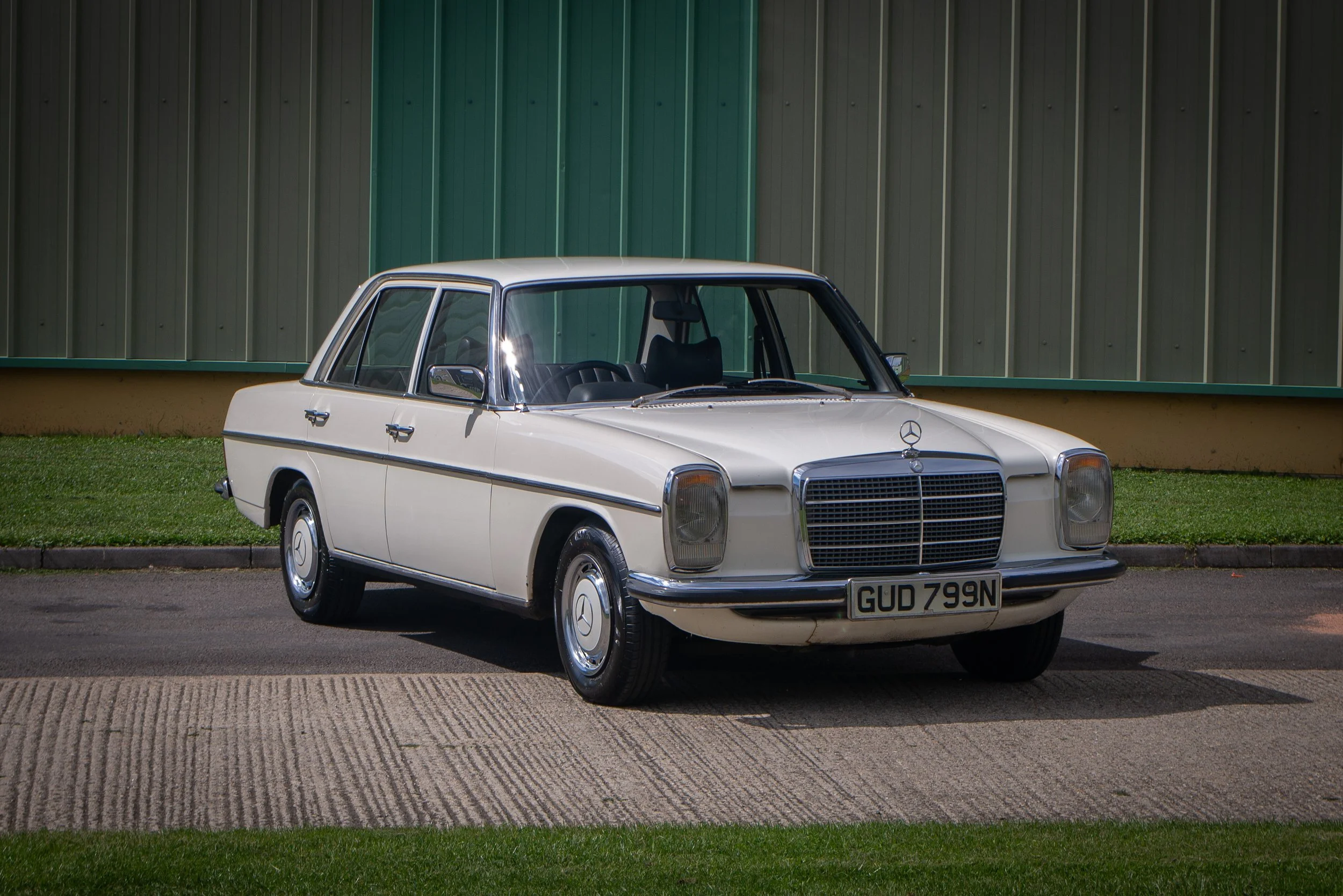 Mercedes 240D-27.jpg