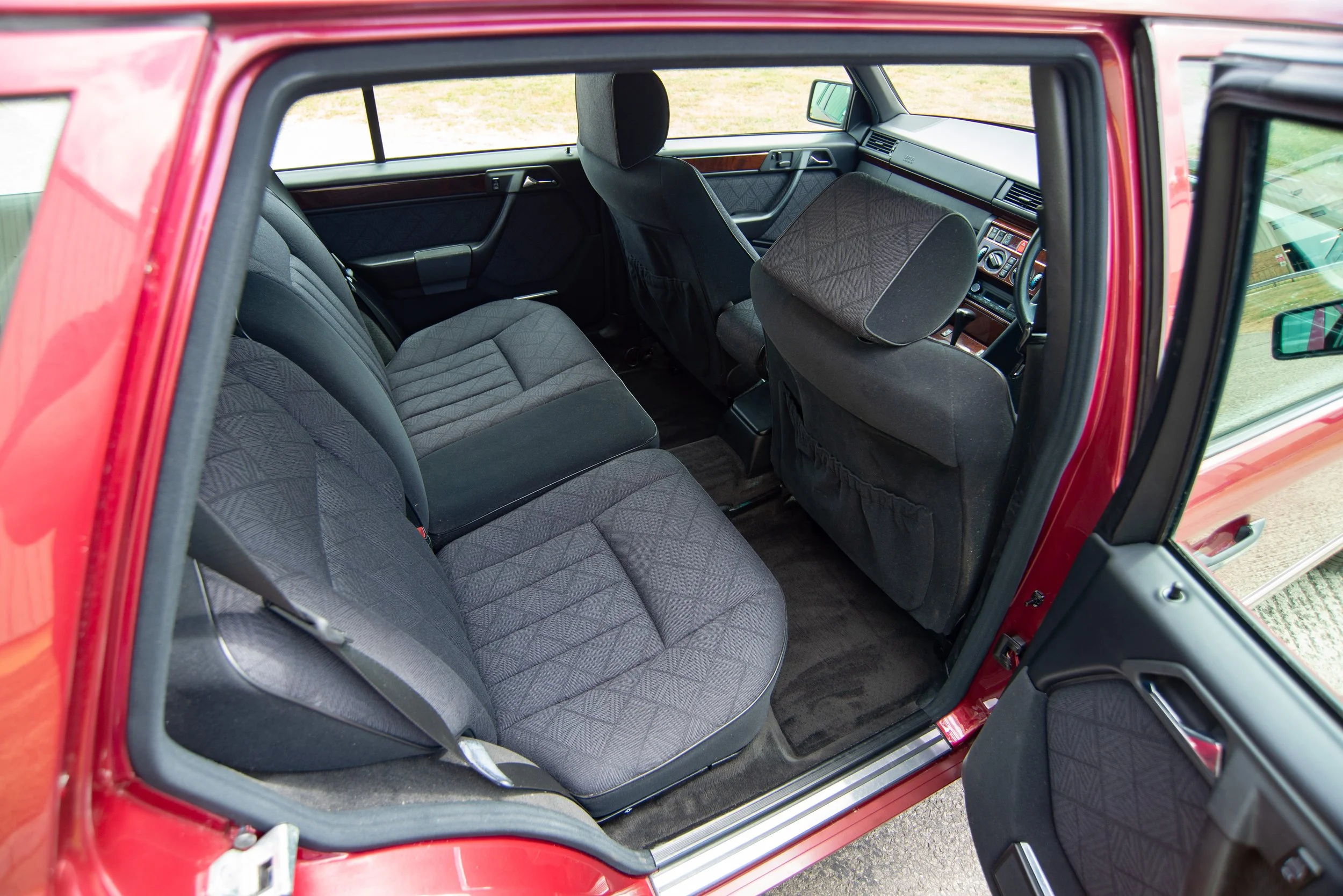 Mercedes E320 Estate-14.jpg