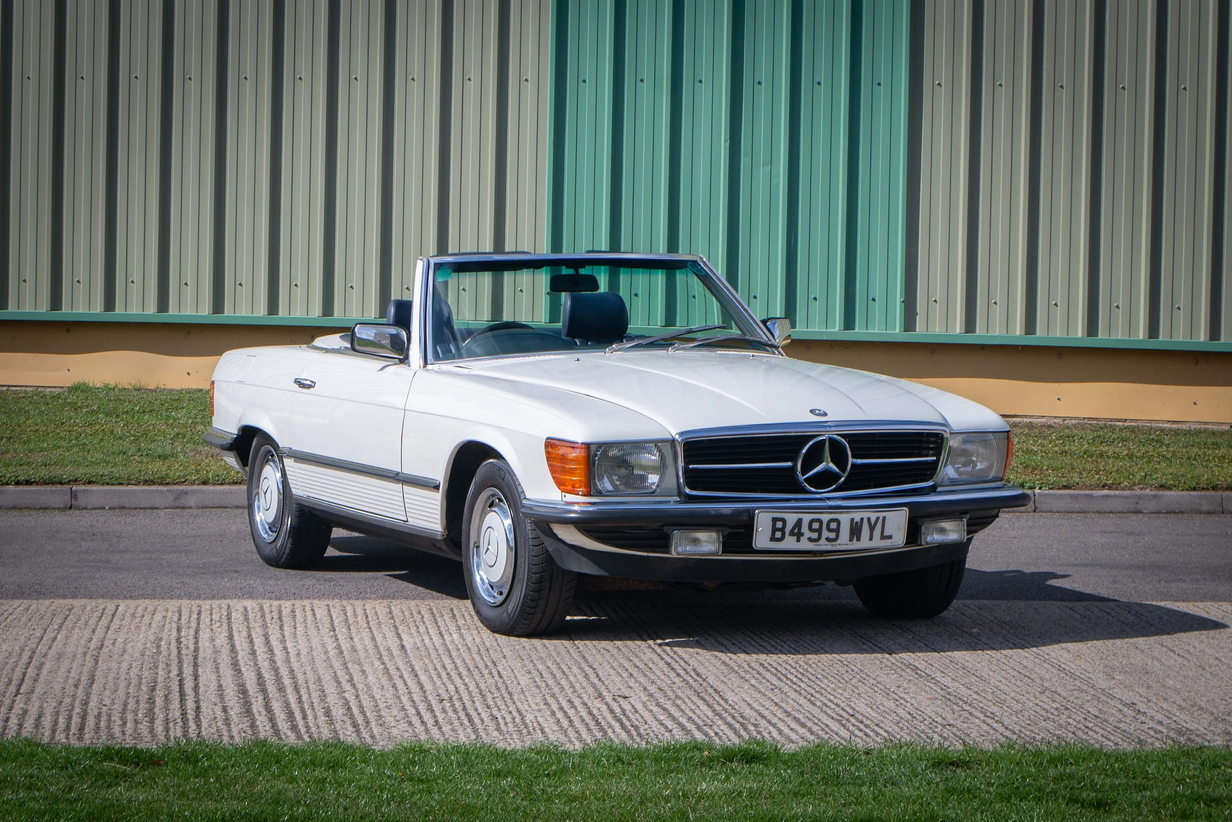 Mercedes 280SL-7.jpg
