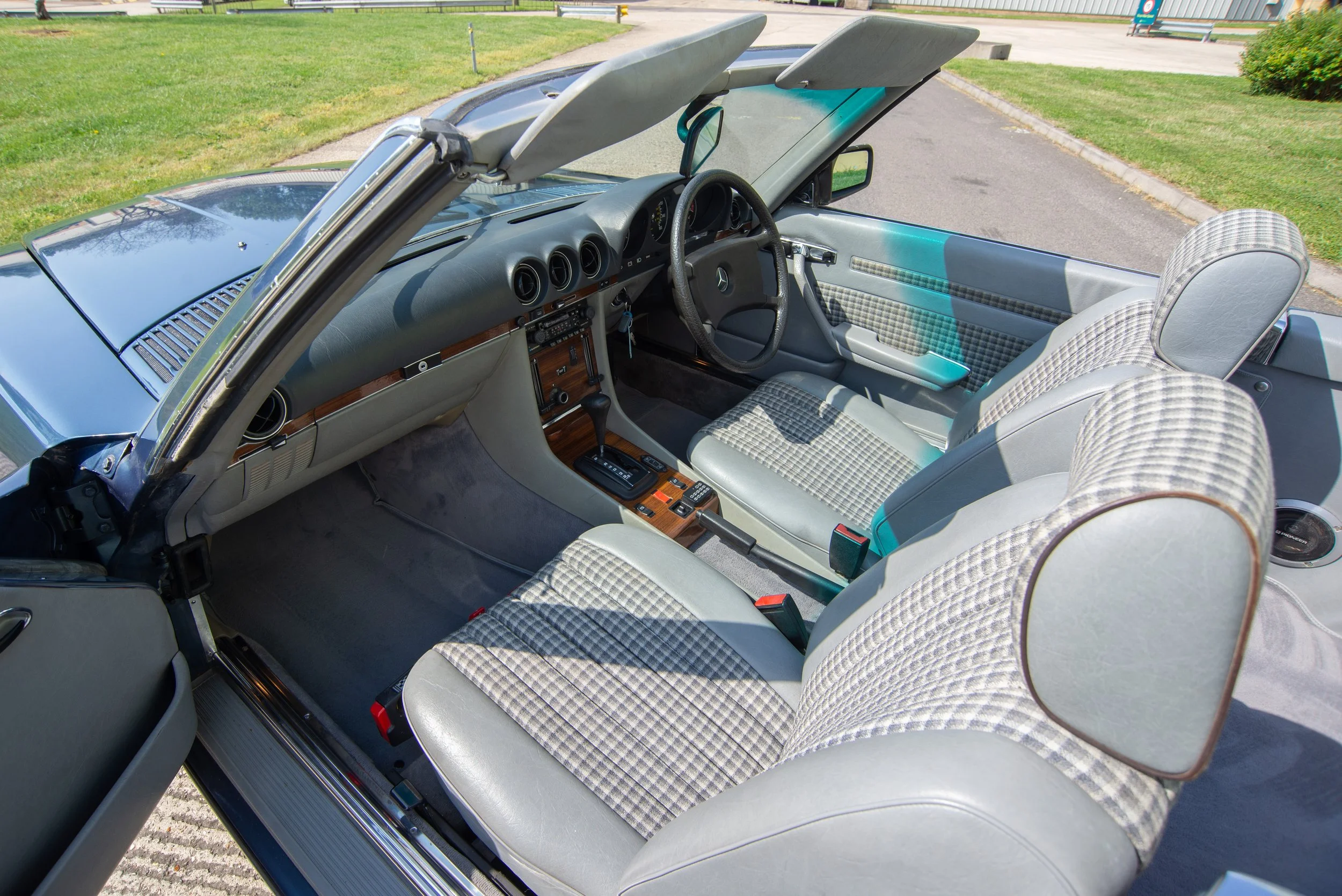 Mercedes 380SL-8.jpg