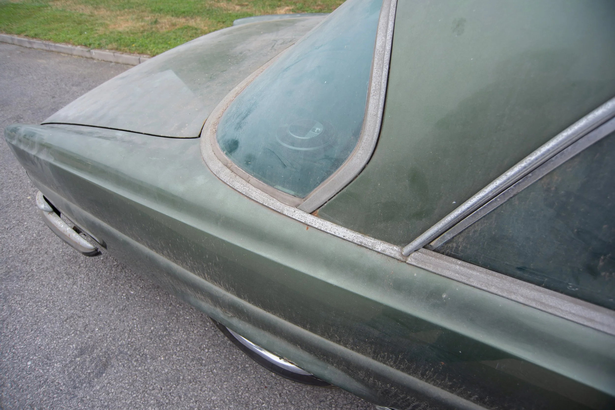 Mercedes 280SE Coupe-33.jpg
