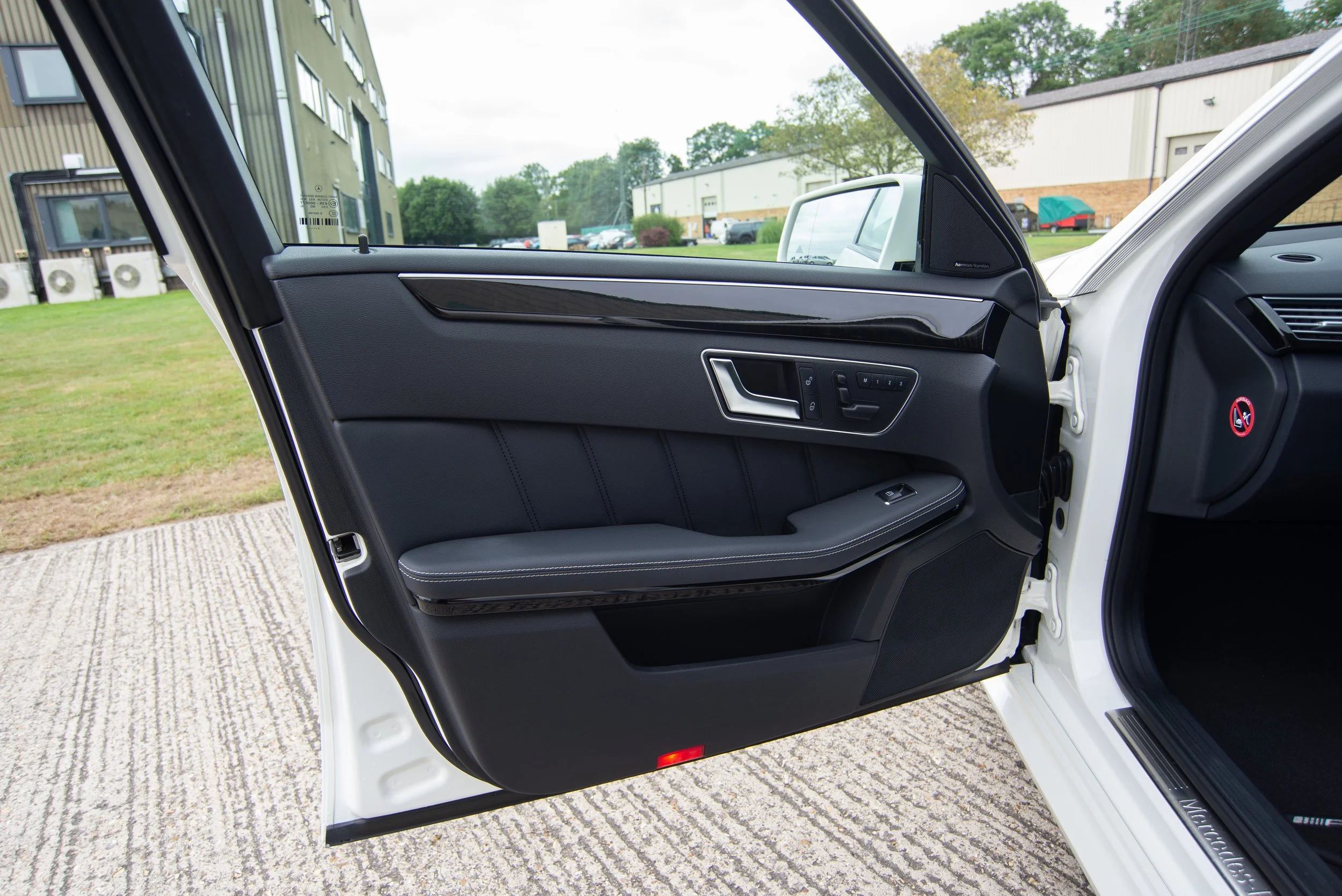 Mercedes E350 Estate-12.jpg