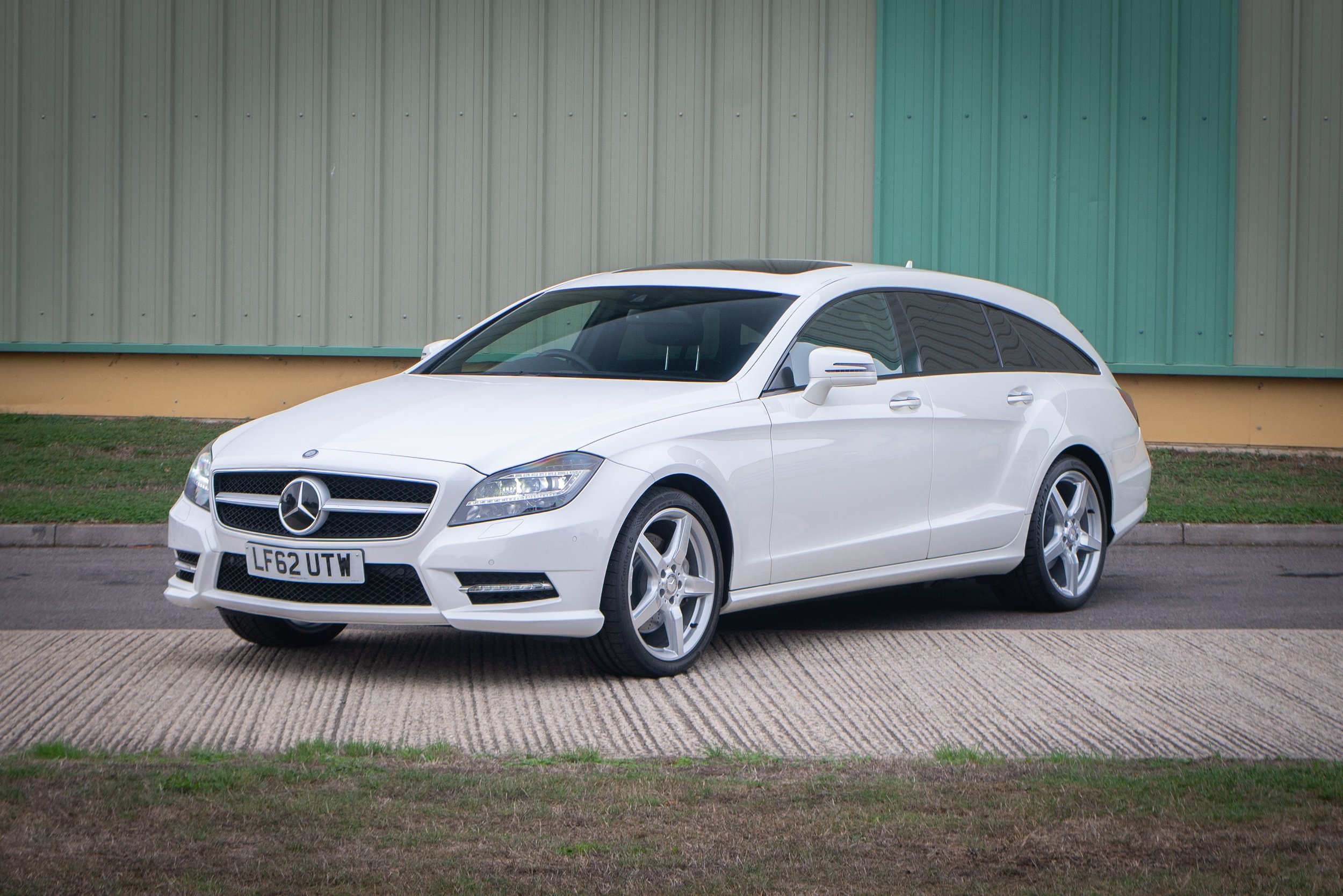 Mercedes CLS350 Shooting Brake 2-2.jpg