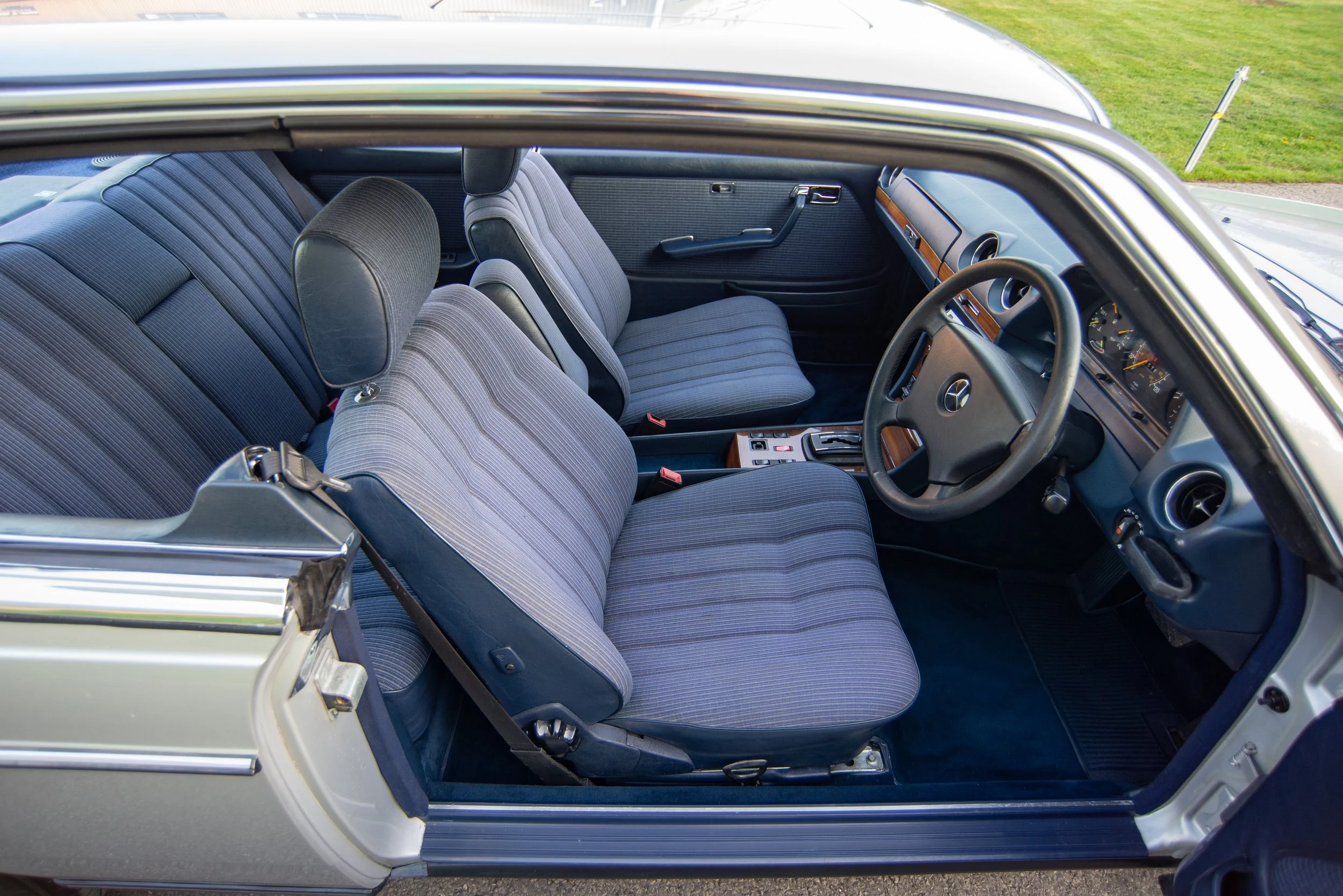 Mercedes 230CE 2-3.jpg