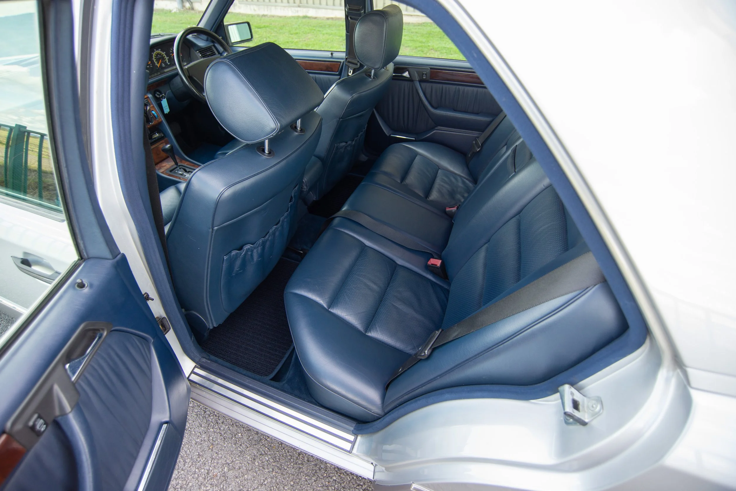 Mercedes 260E 2-17.jpg