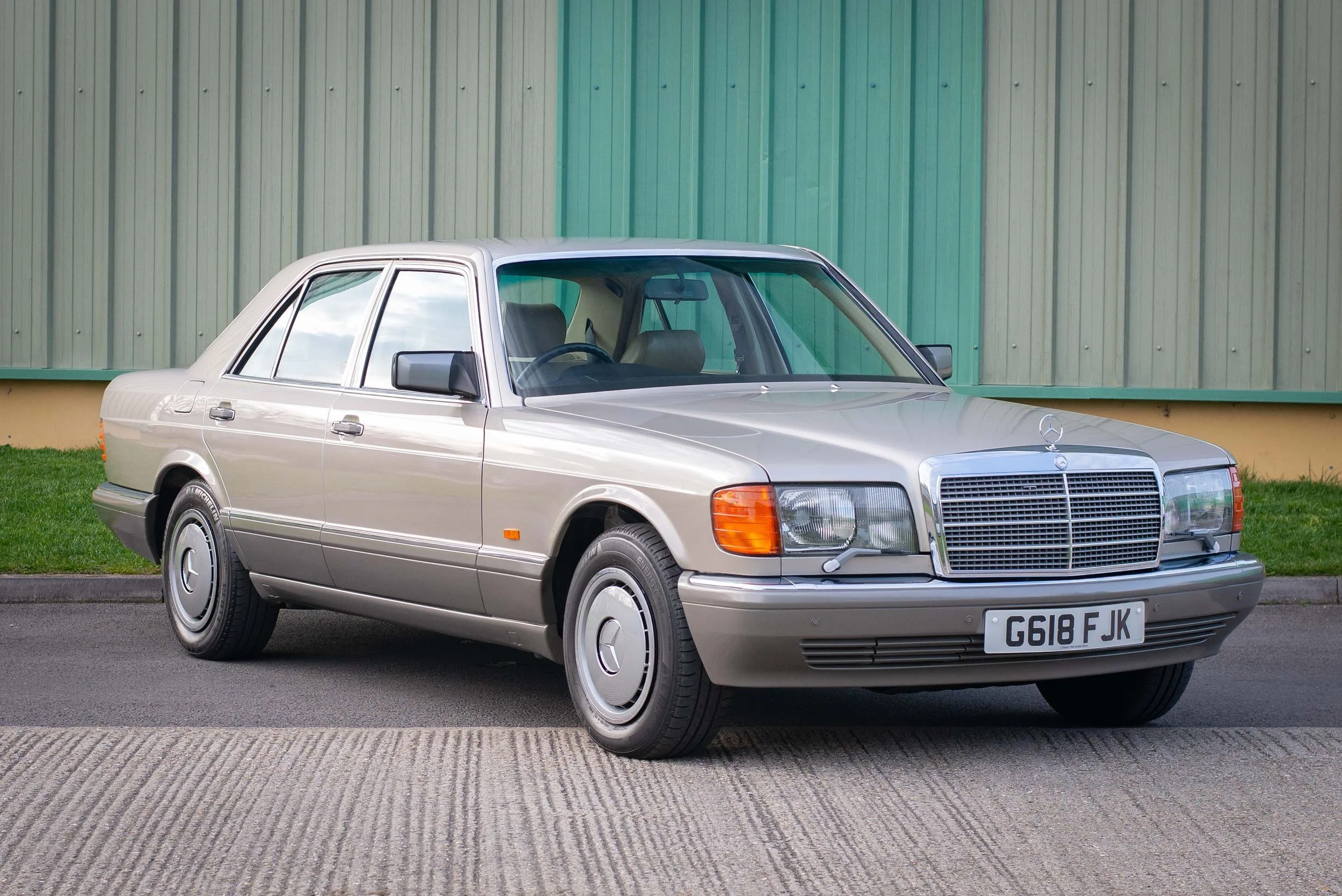 Mercedes 300SE-14.jpg