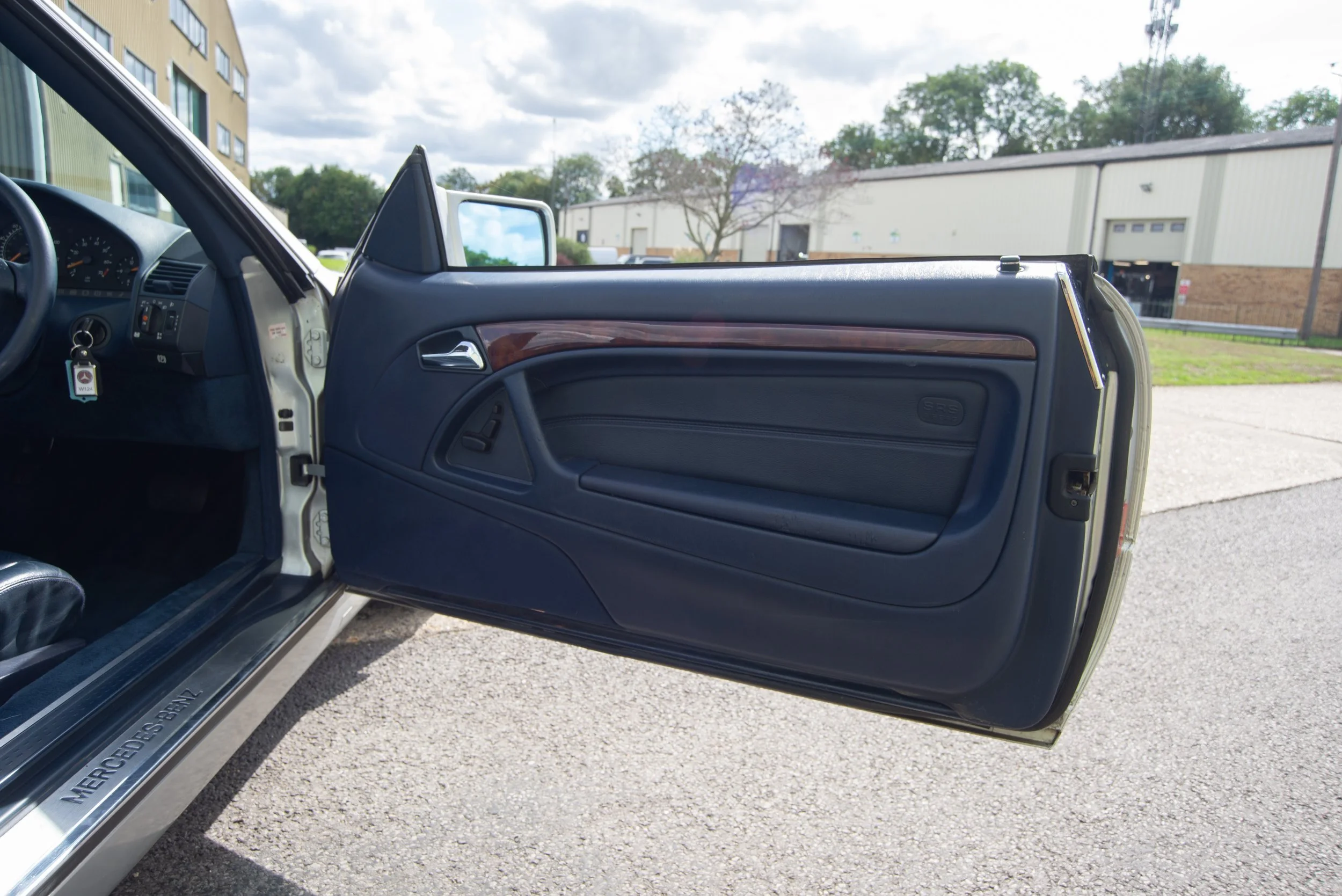 Mercedes SL280-6.jpg
