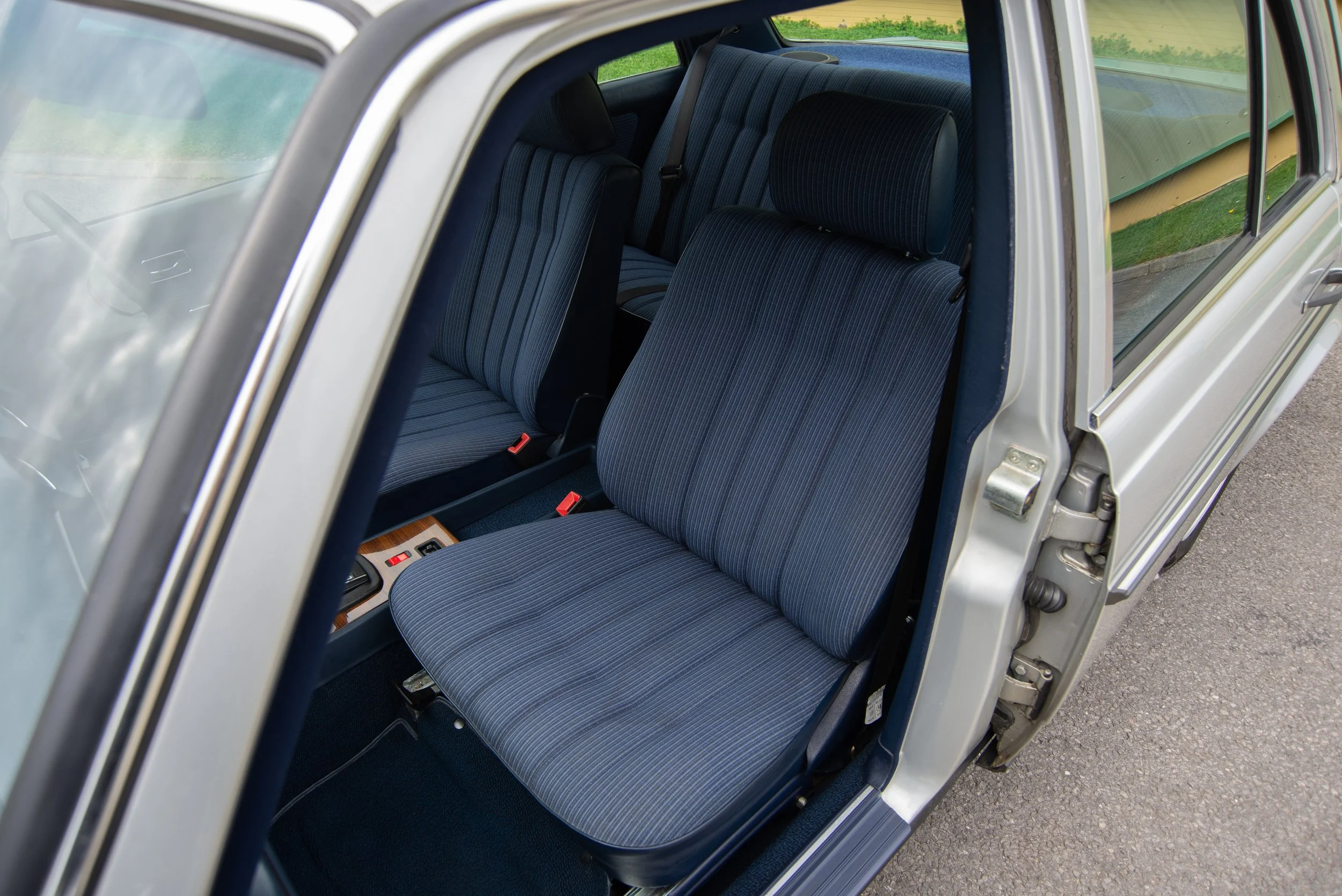 Mercedes 230E-23.jpg