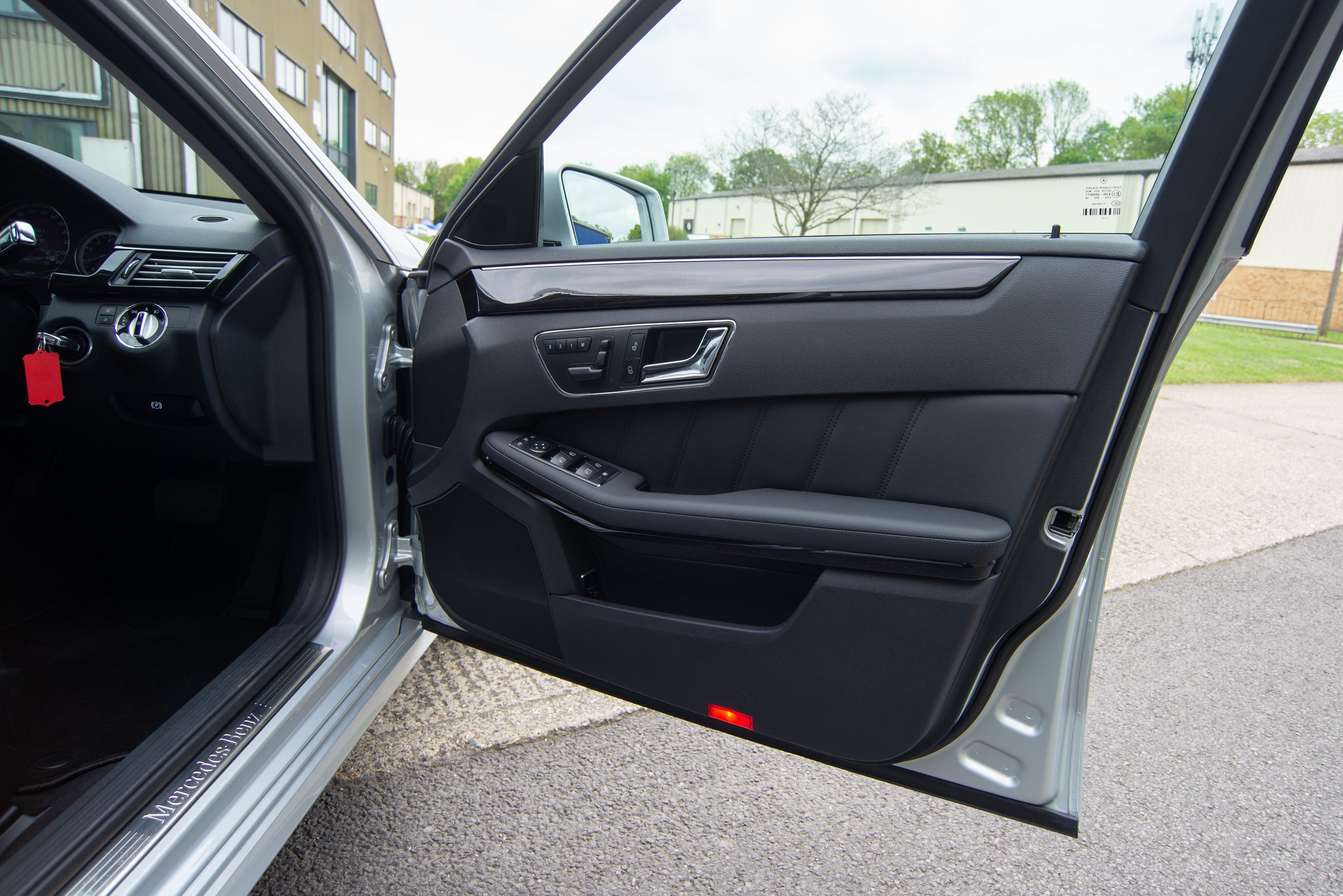 Mercedes E350 Estate-6.jpg