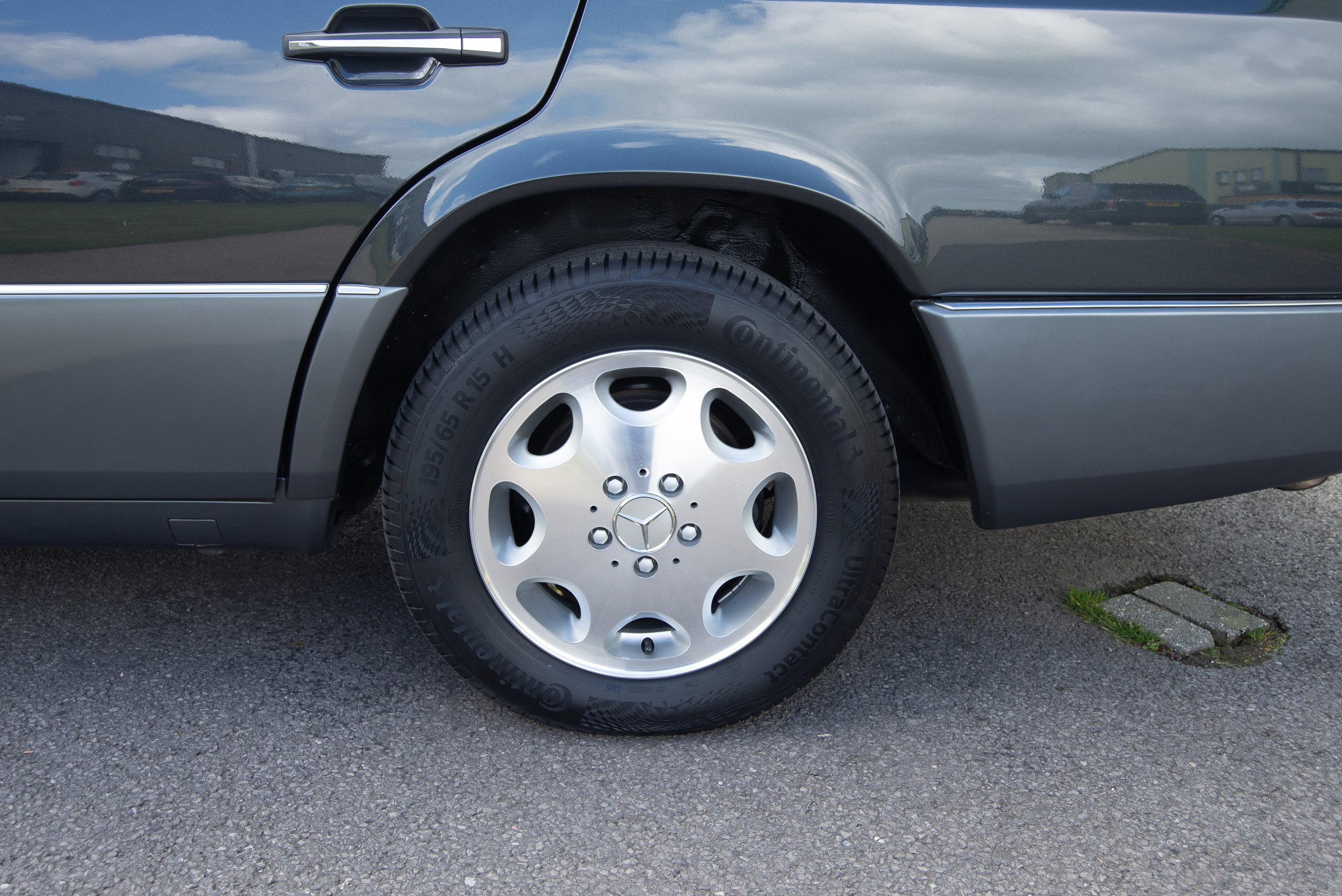 Mercedes E280 Estate-20.jpg