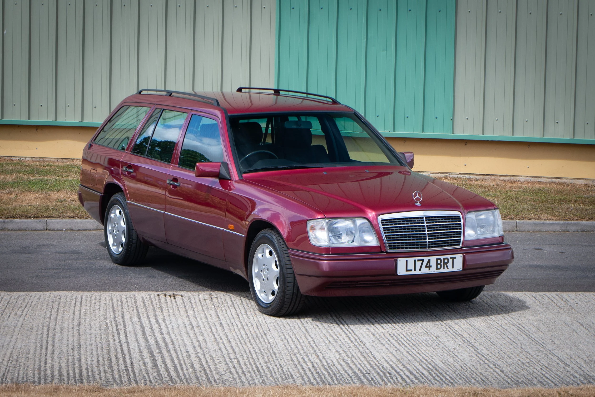 Mercedes E320 Estate-3.jpg