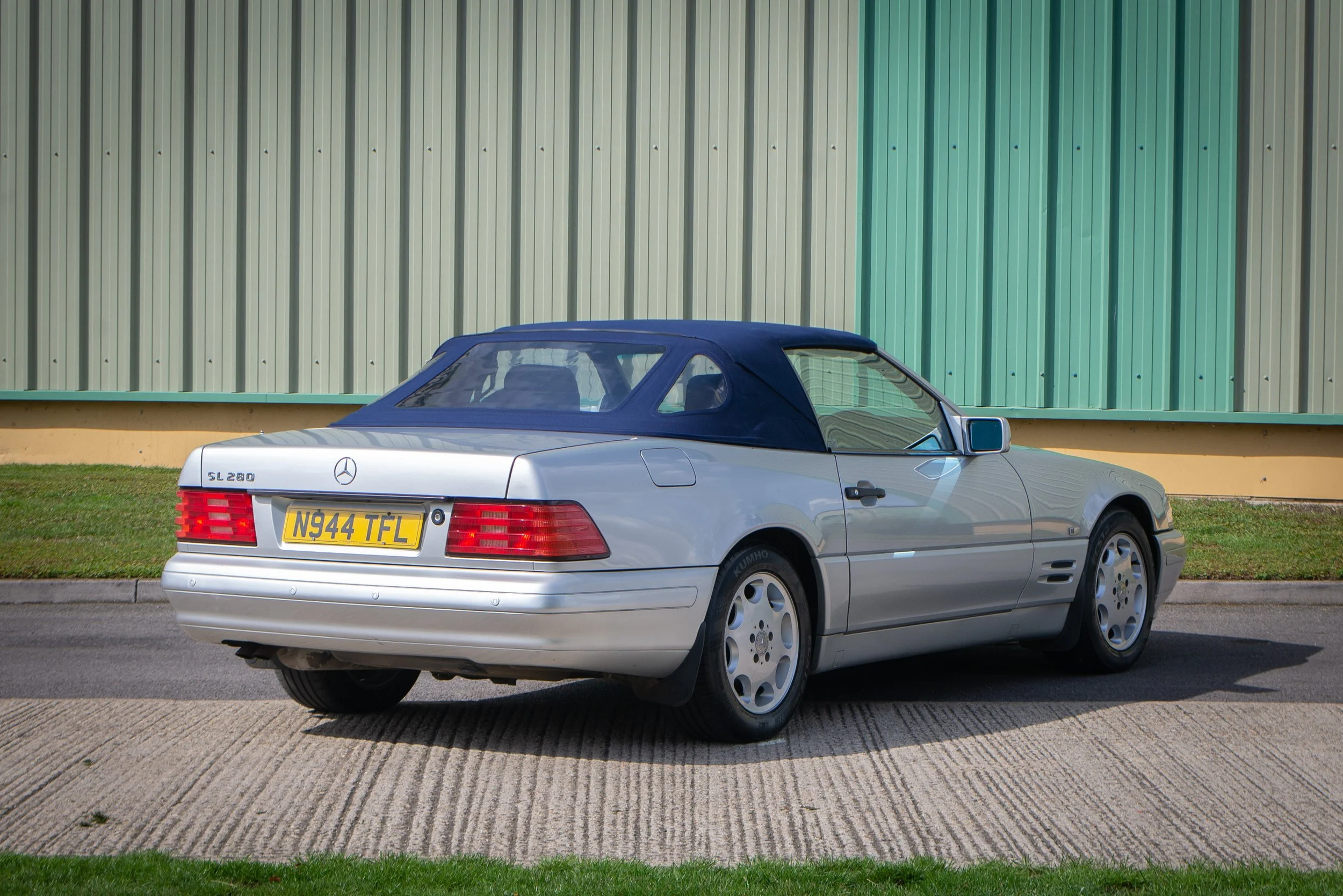 Mercedes SL280-28.jpg