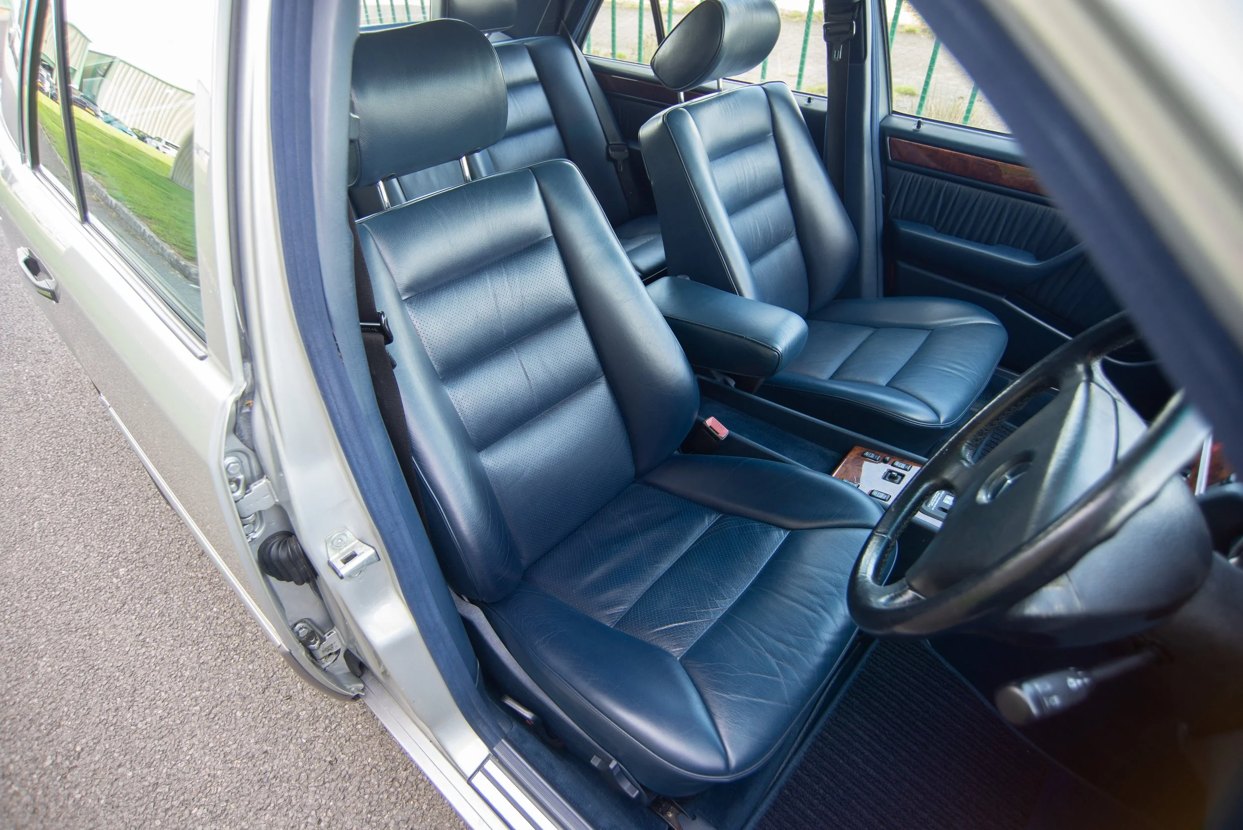 Mercedes 260E 2-15.jpg