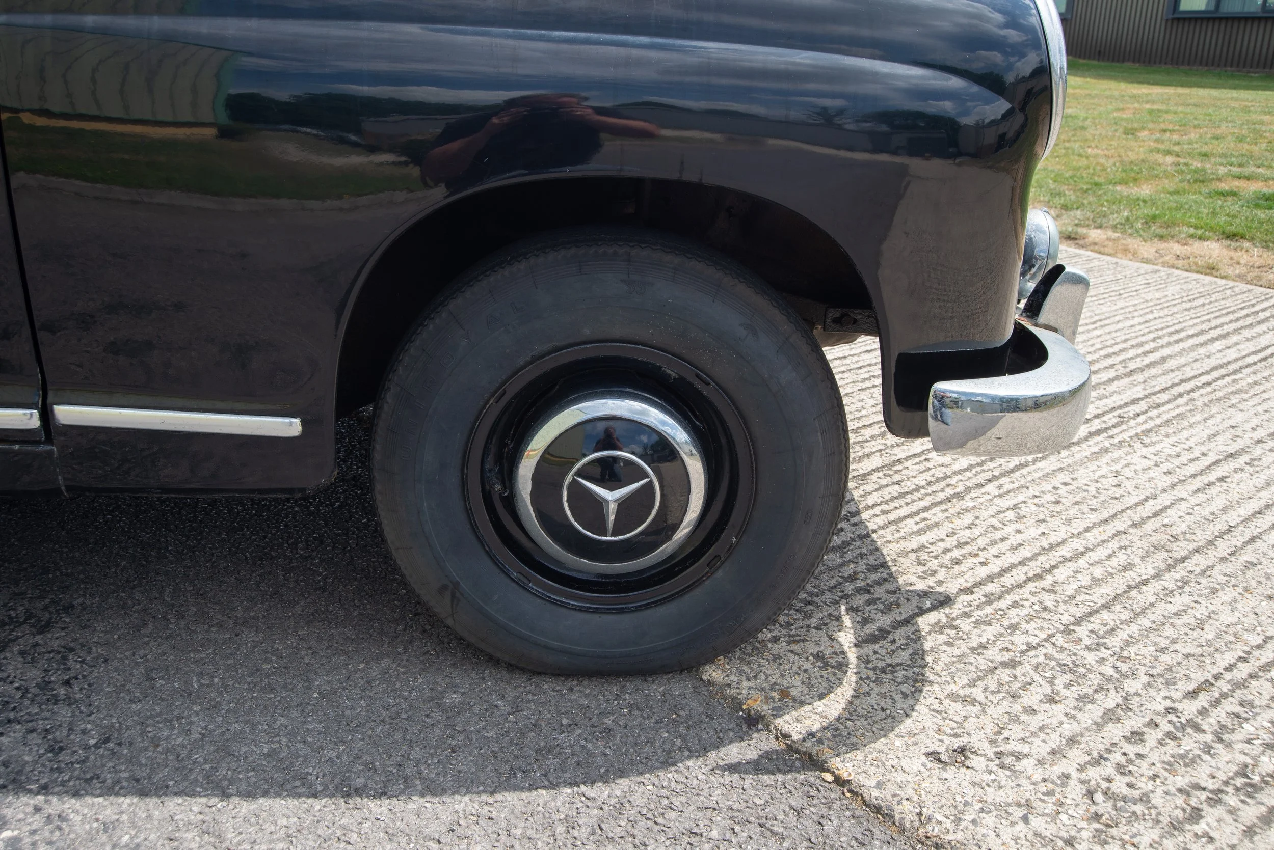 Mercedes 180-17.jpg