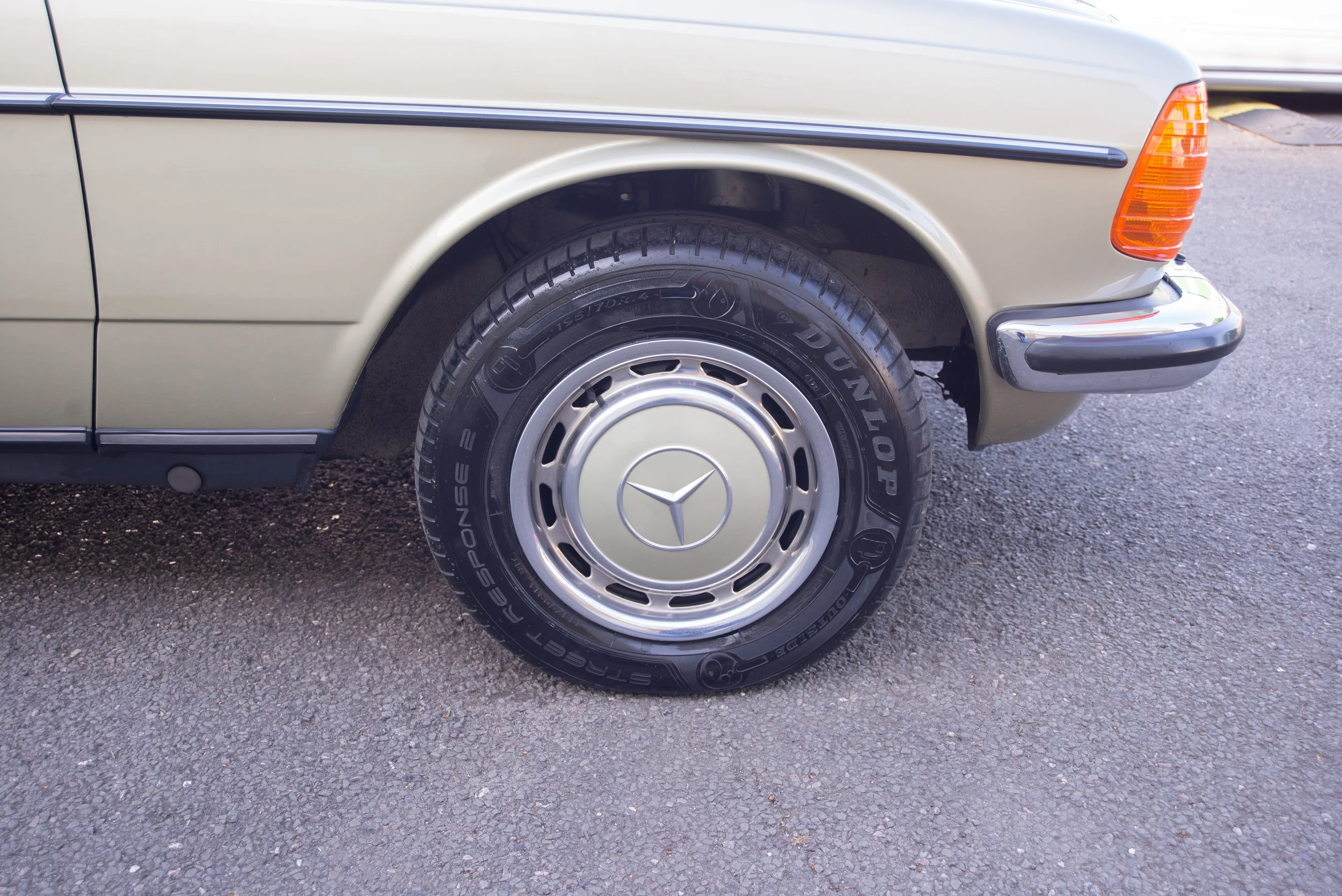 Mercedes 280E-16.jpg
