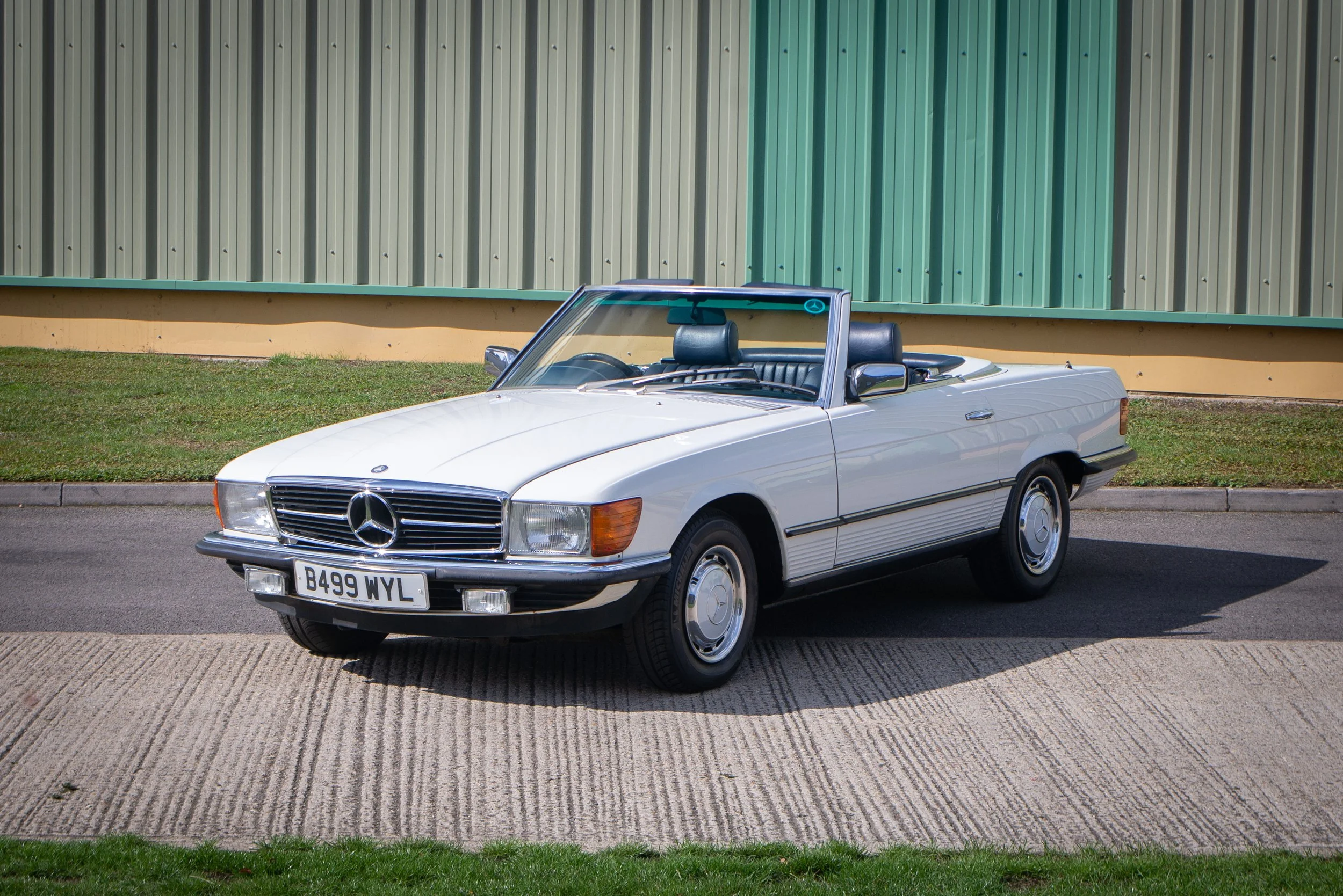 Mercedes 280SL-4.jpg