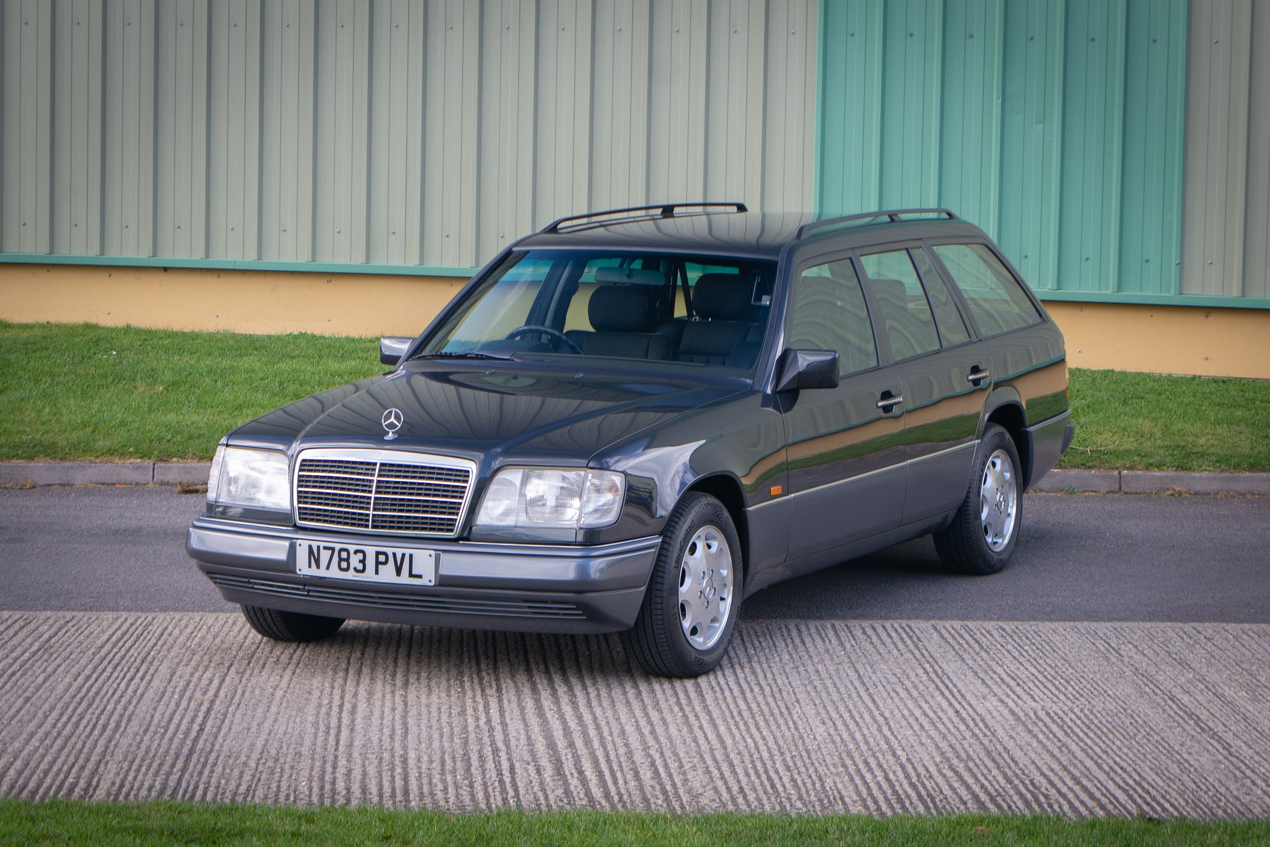 Mercedes E280 Estate-28.jpg