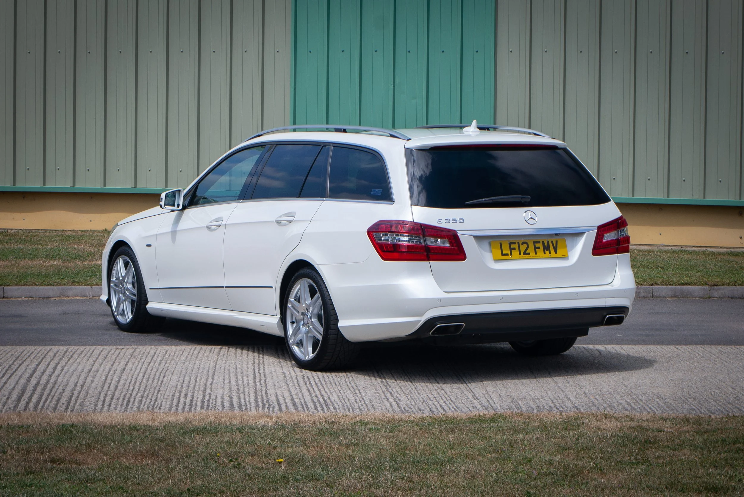 Mercedes E350 Estate 2-14.jpg
