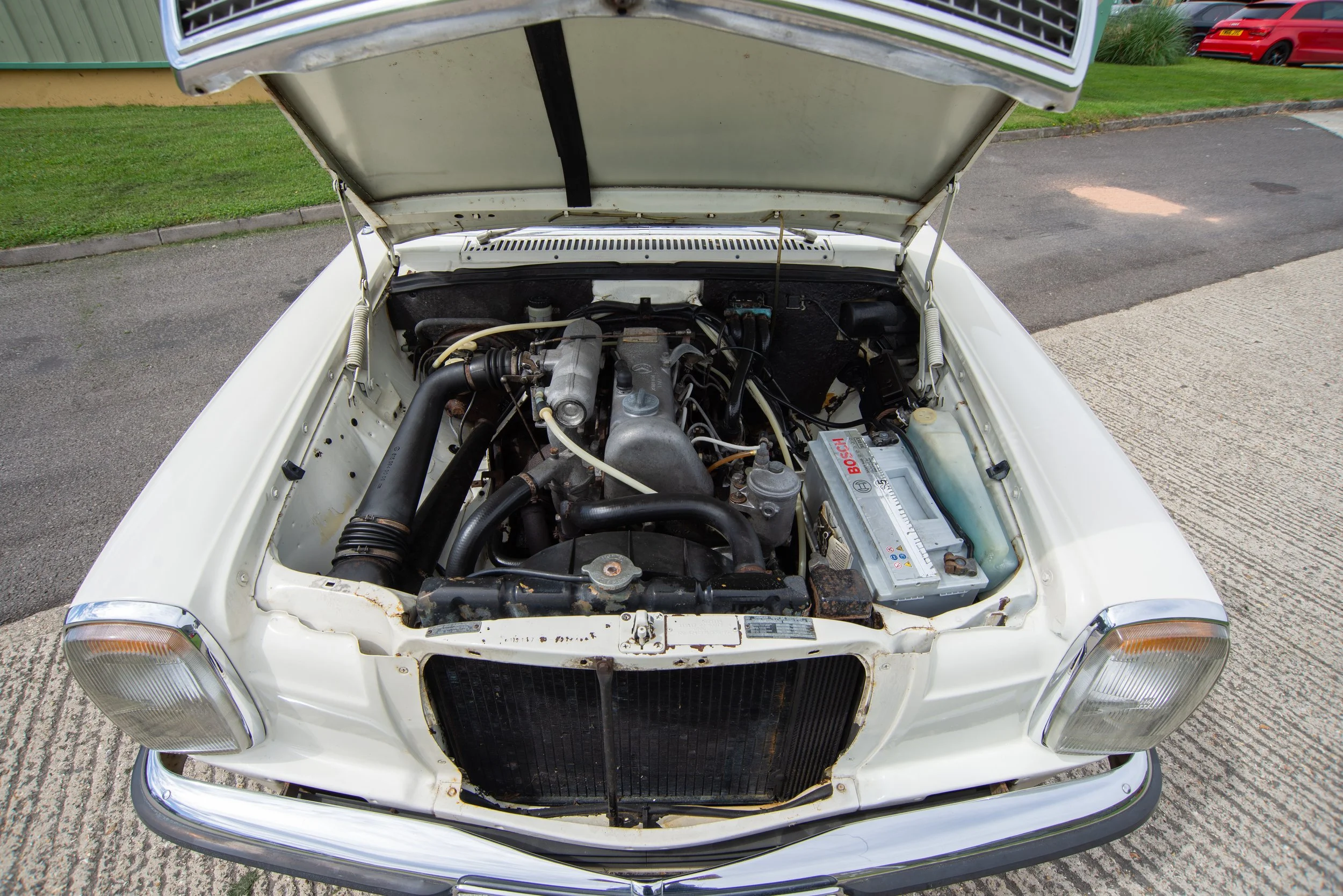 Mercedes 240D-9.jpg