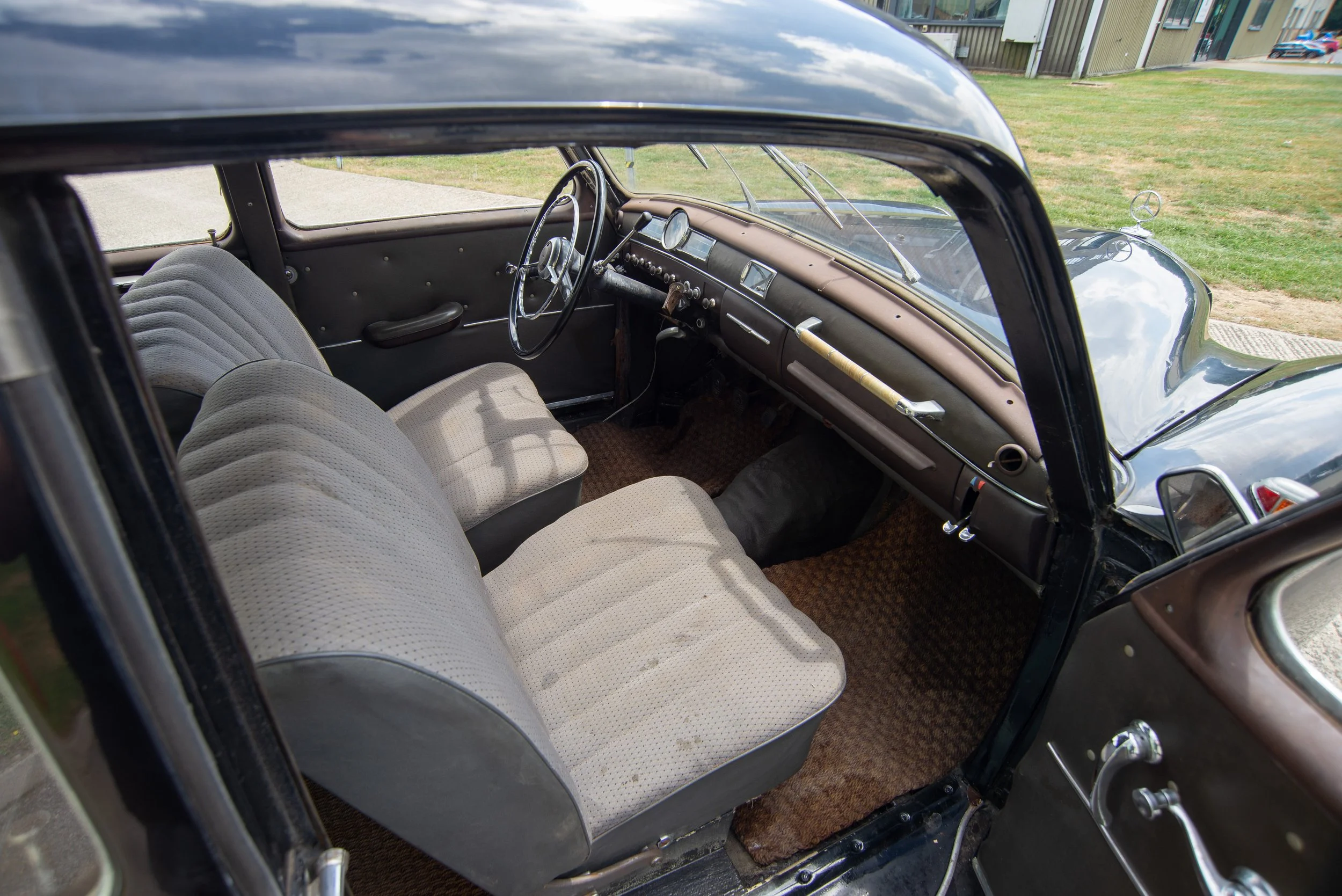 Mercedes 180-12.jpg