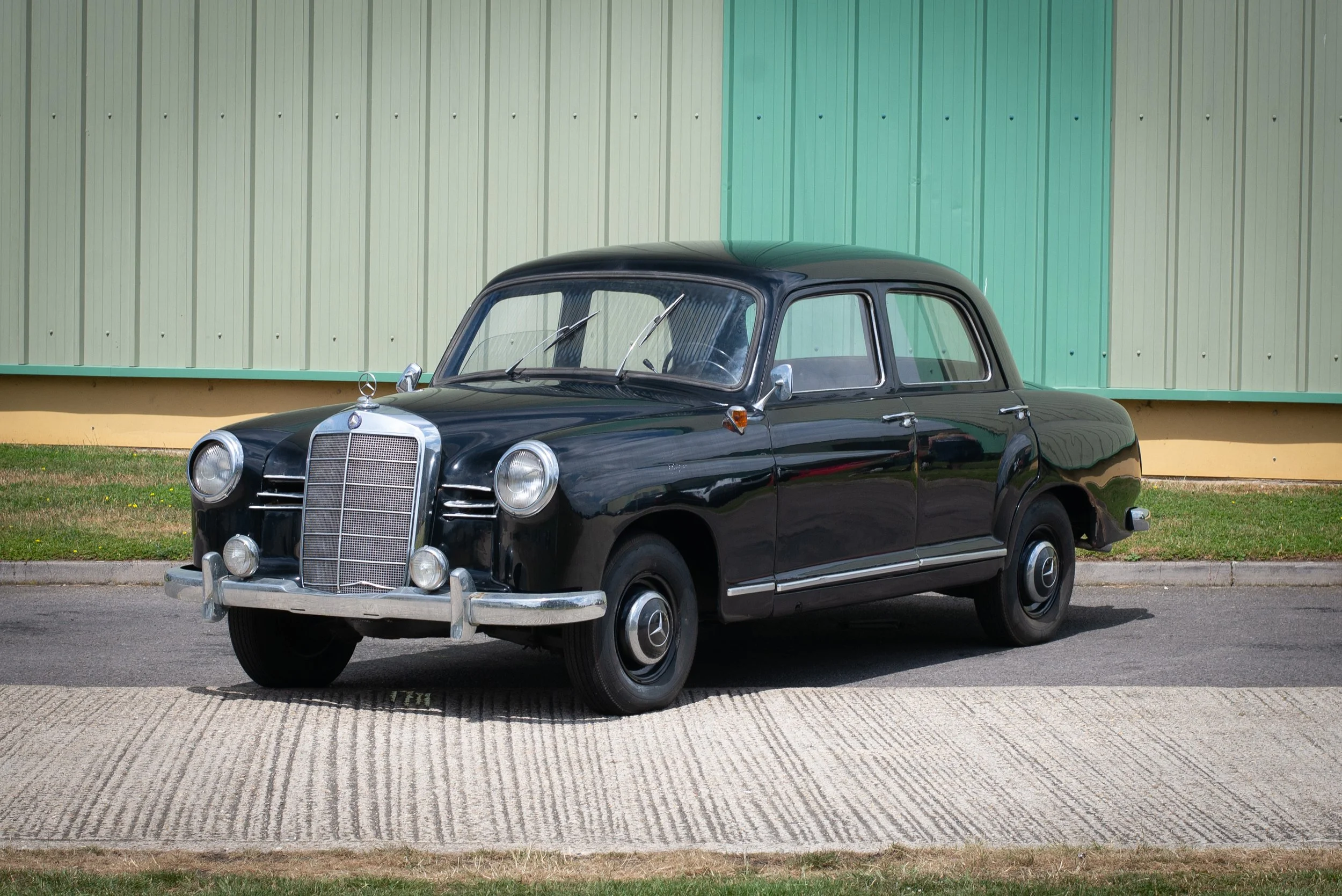 Mercedes 180-24.jpg