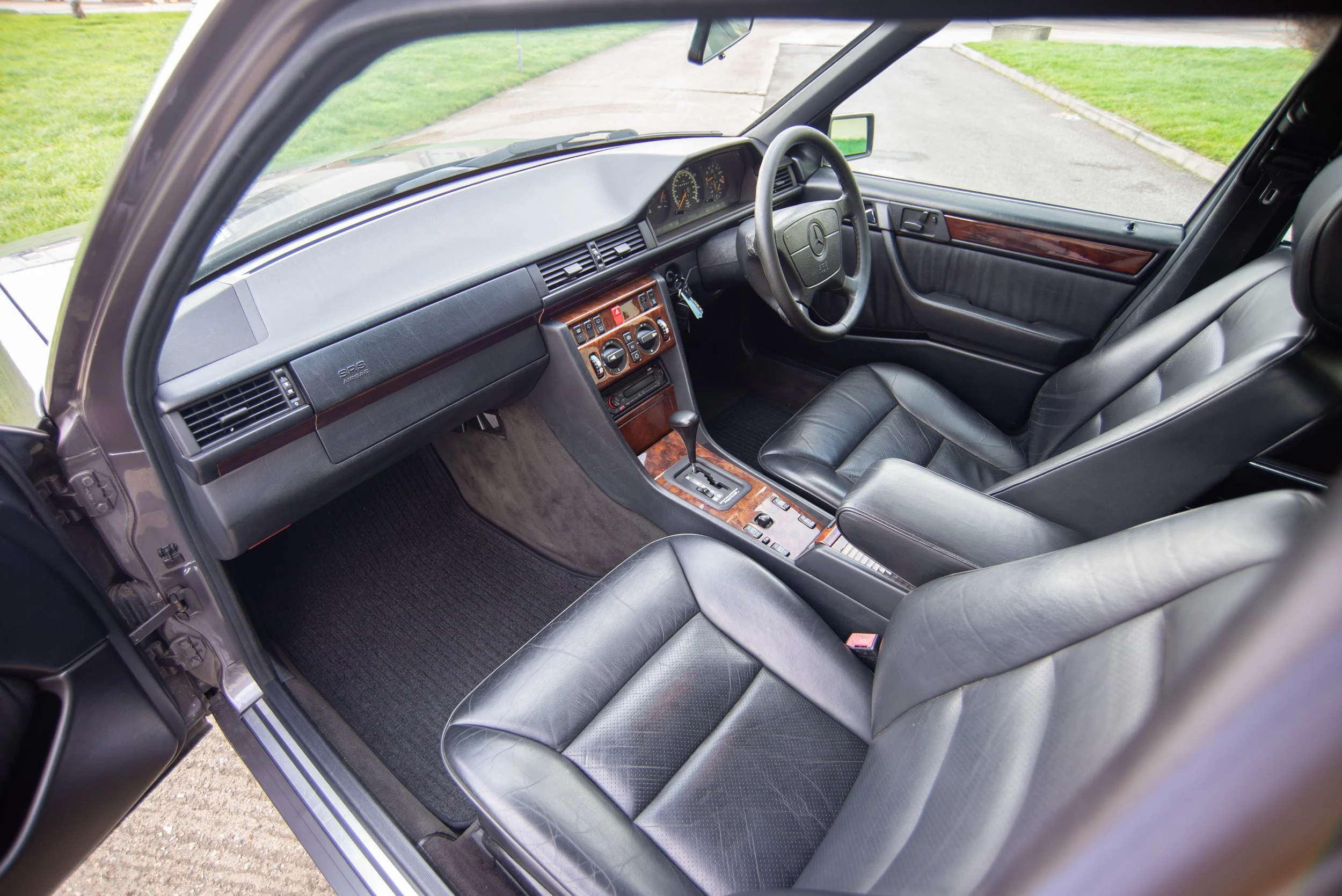 Mercedes E280-12.jpg