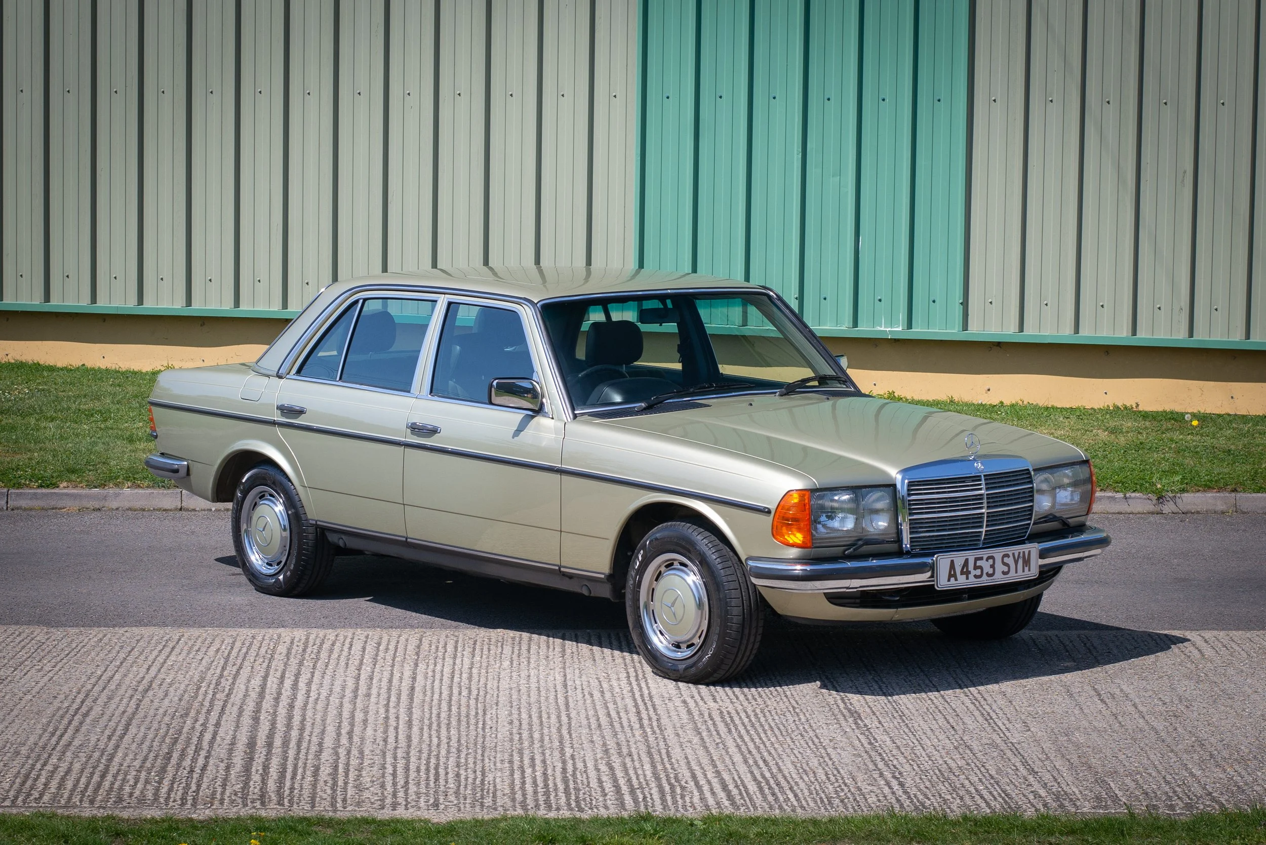Mercedes 280E-24.jpg
