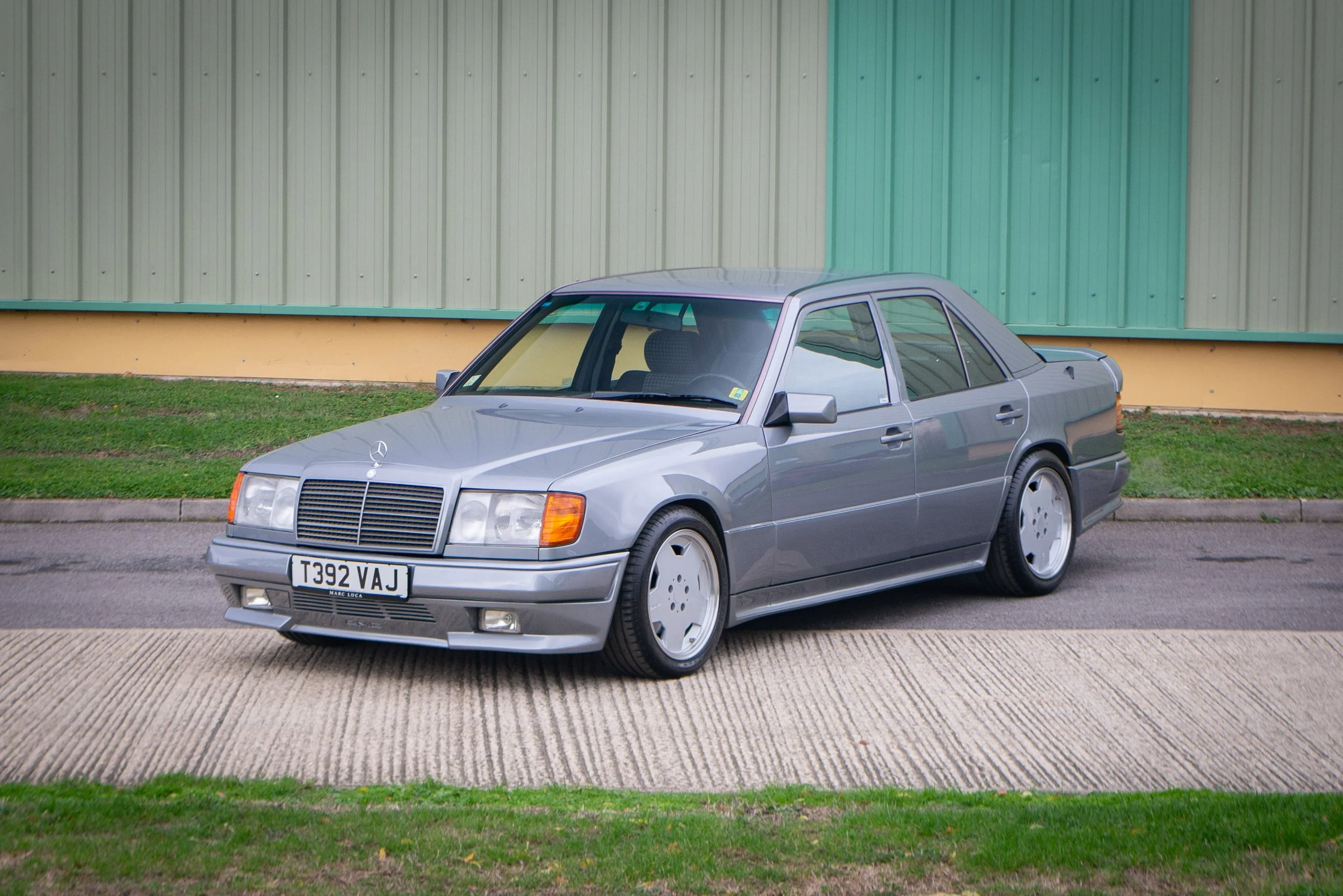 Mercedes 300E 3.4 AMG-27.jpg