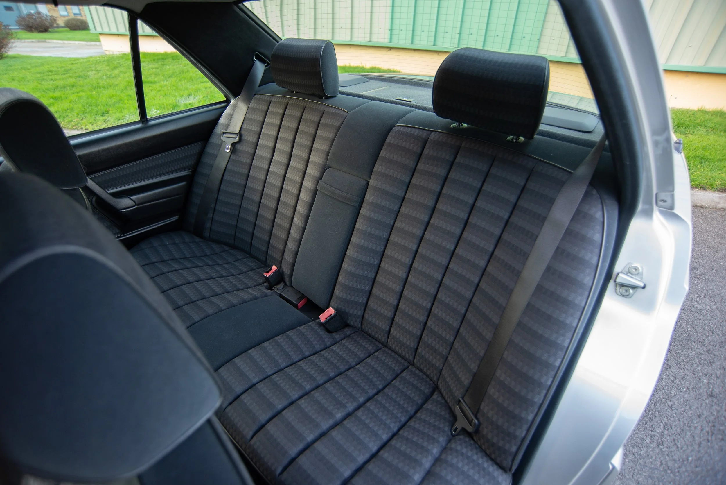 Mercedes 190E 2.0-10.jpg