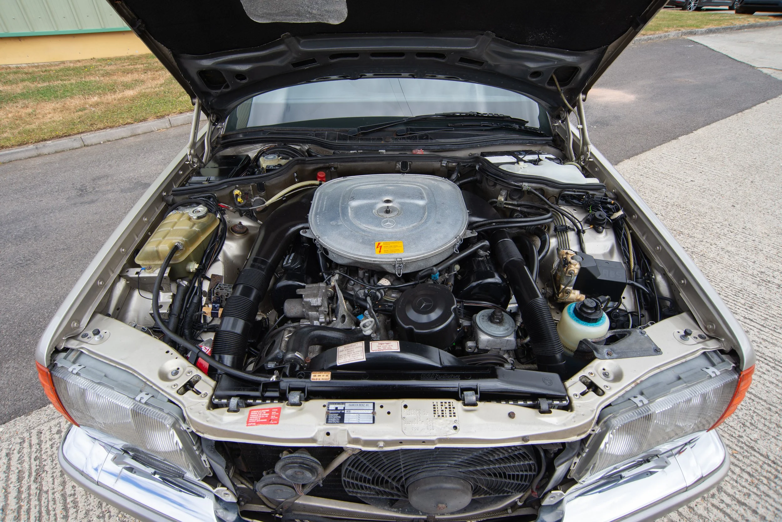 Mercedes 560SEL-15.jpg