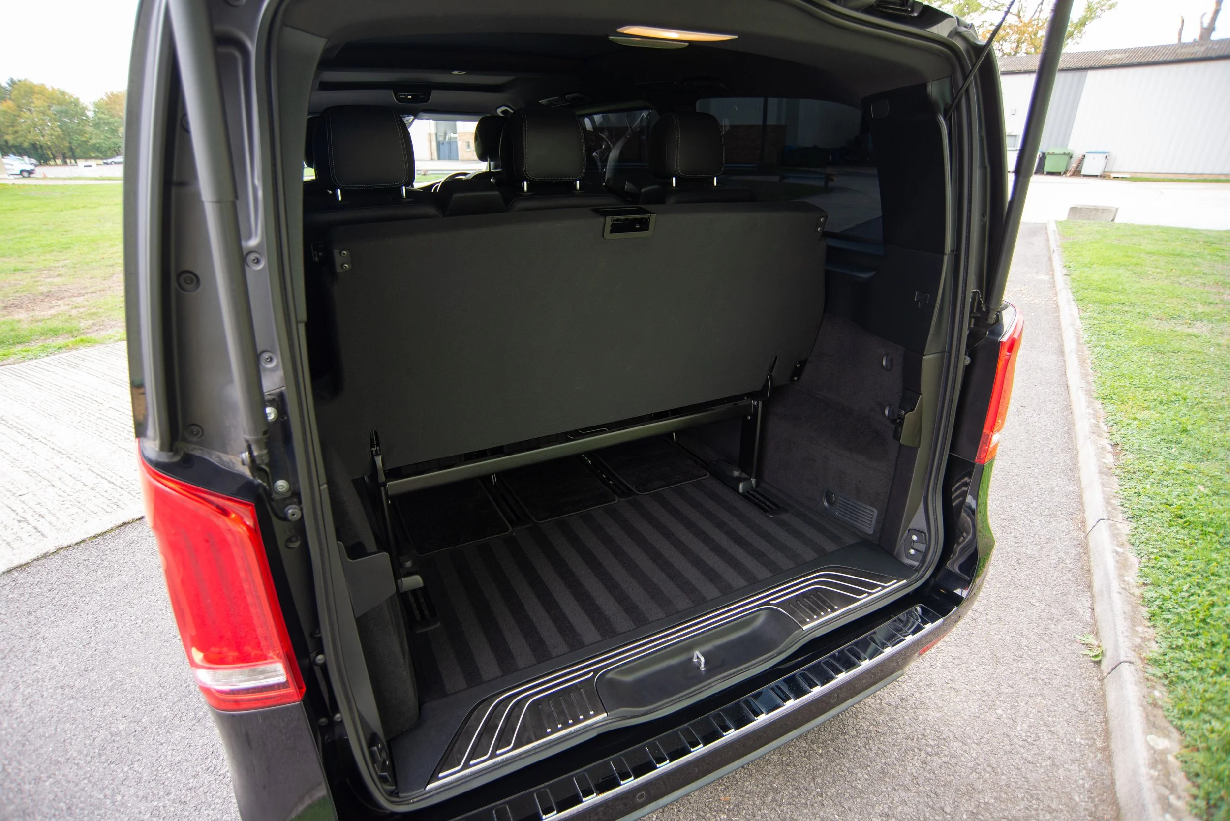 Mercedes V220D-9.jpg