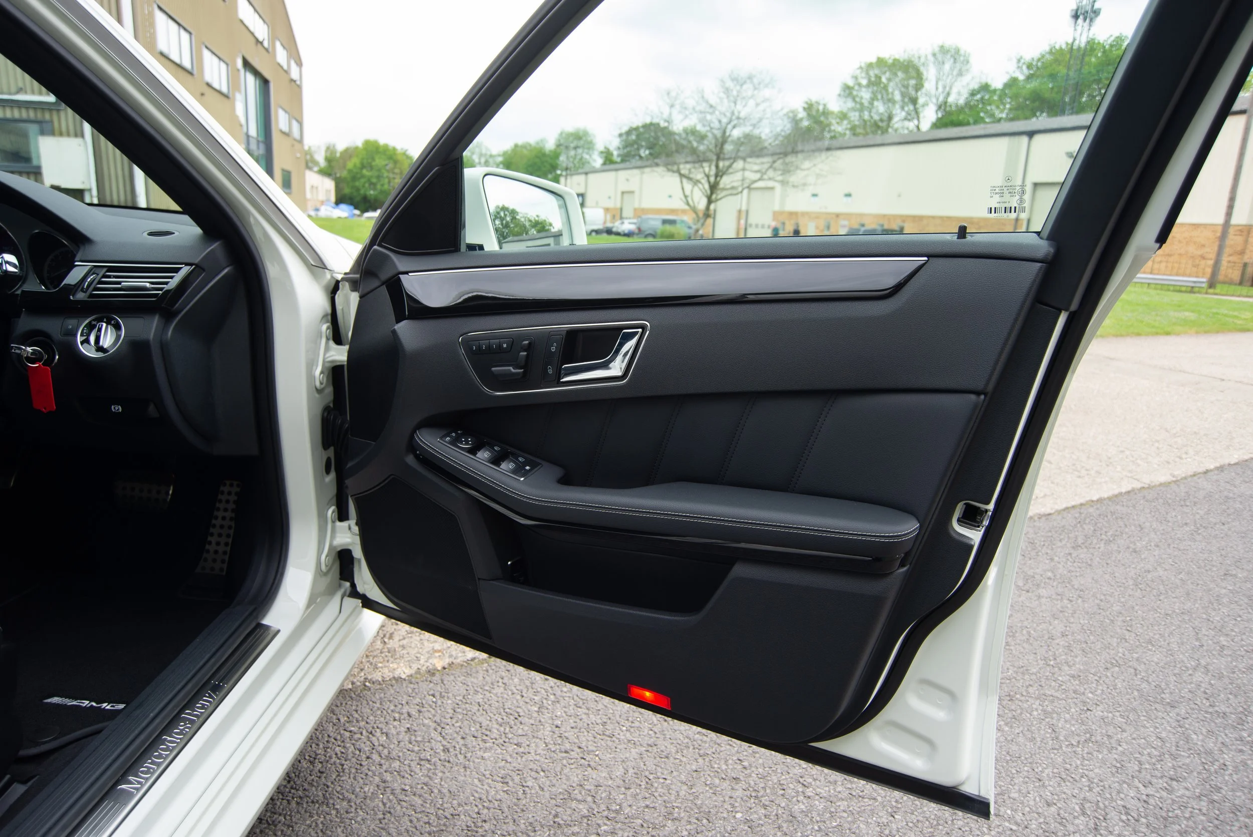 Mercedes E350 Estate-6.jpg