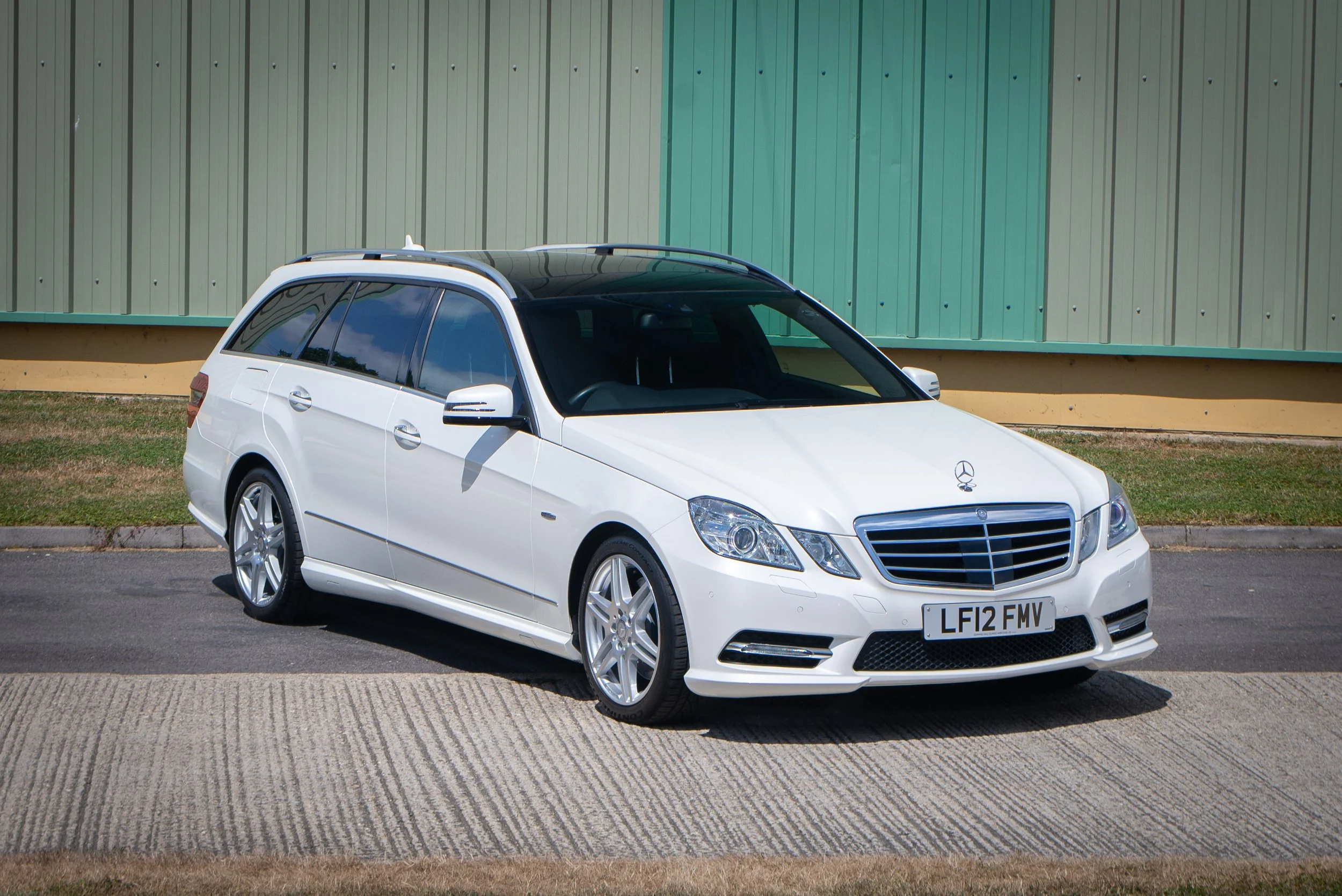 Mercedes E350 Estate 2-10.jpg
