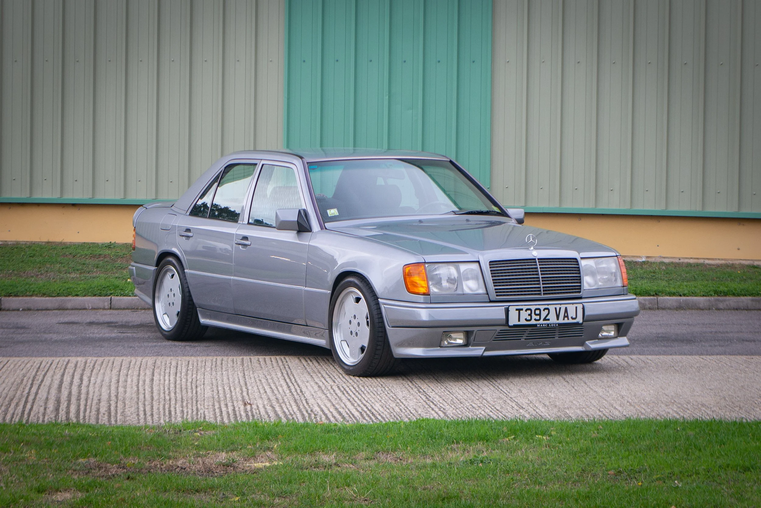 Mercedes 300E 3.4 AMG-30.jpg