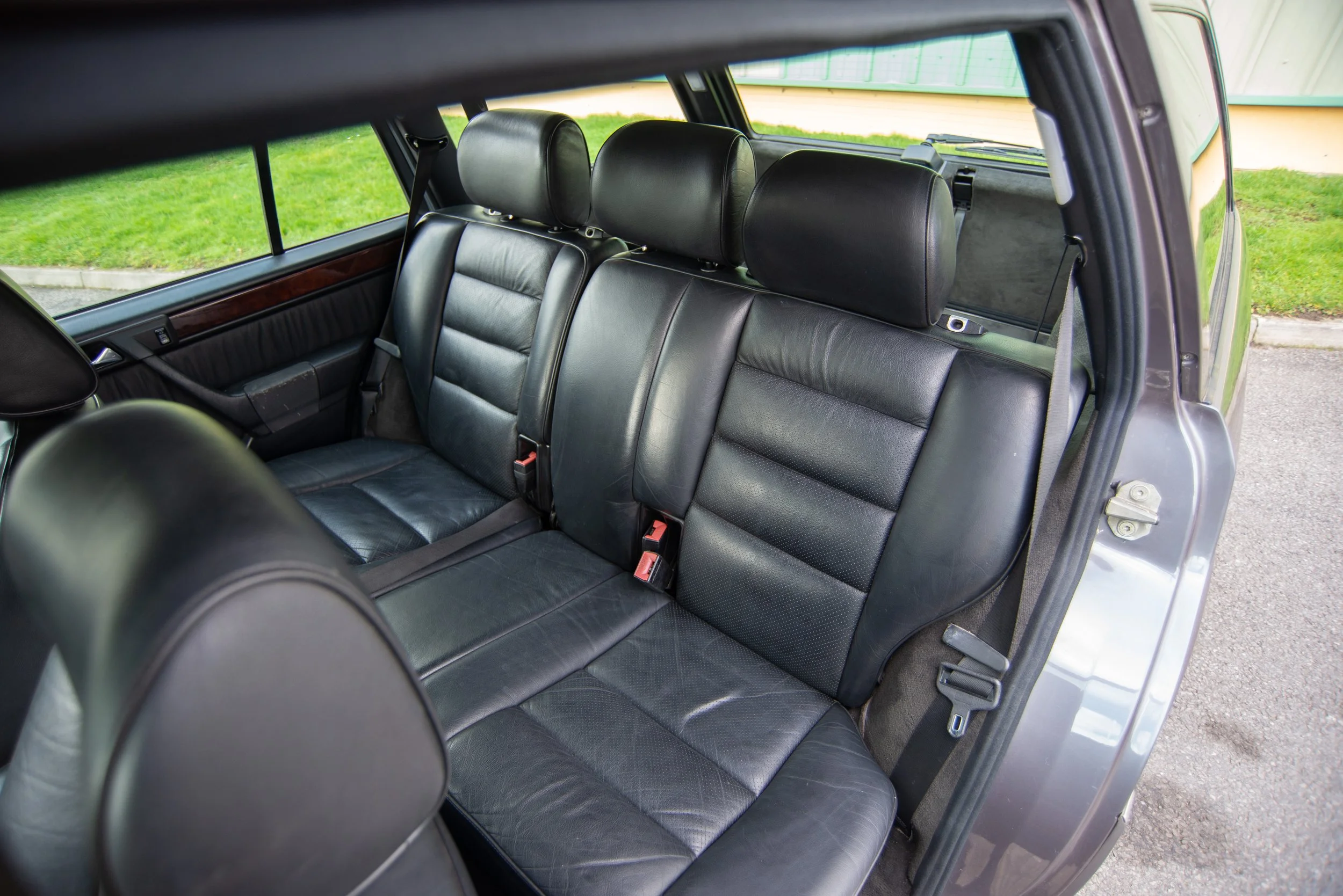 Mercedes E280-10.jpg