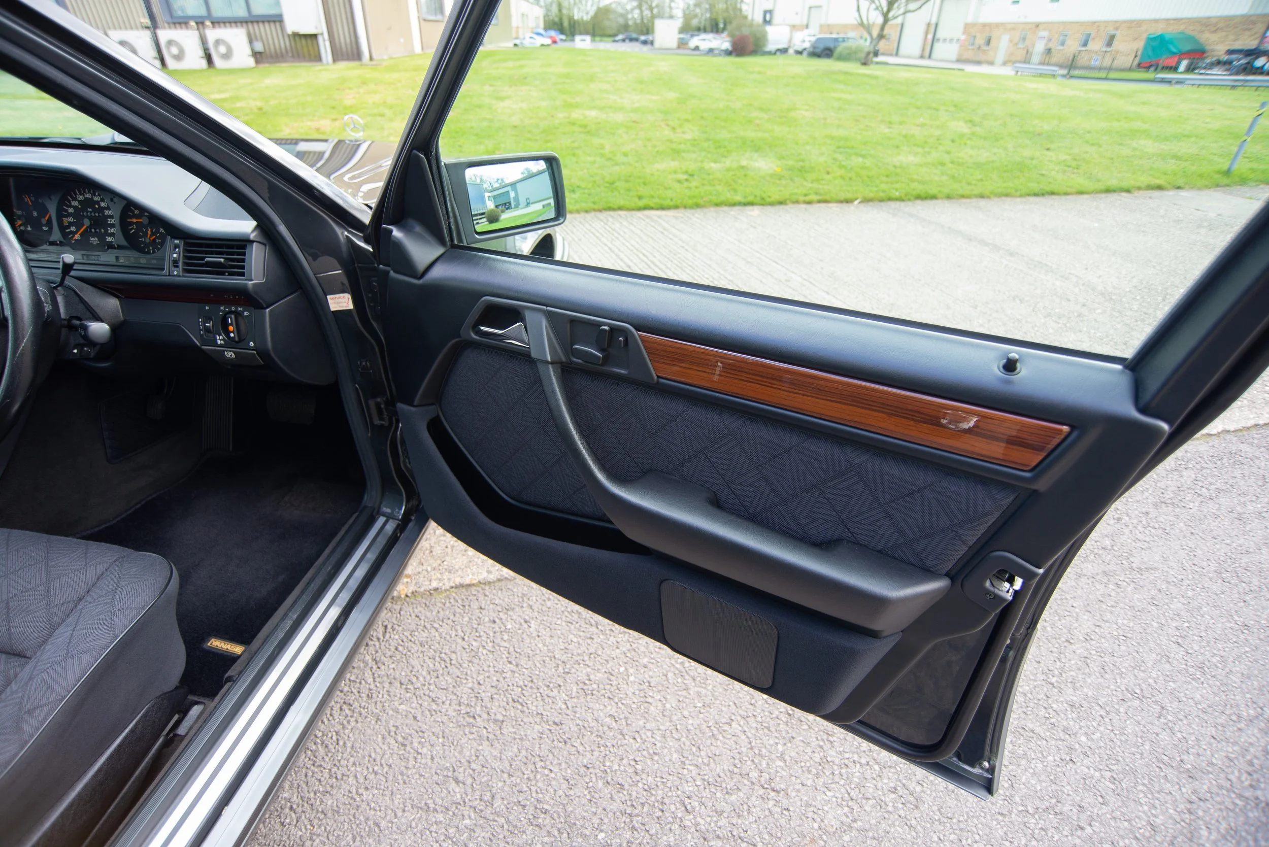 Mercedes E280 Estate-7.jpg