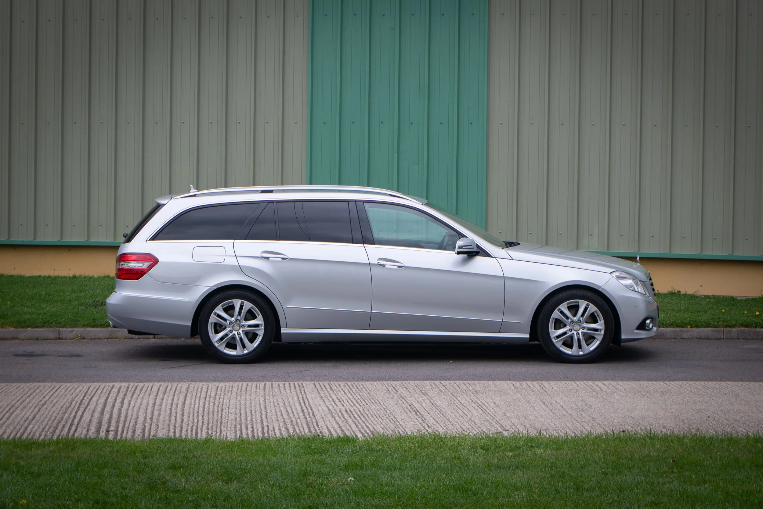 Mercedes E350 Estate 2-19.jpg
