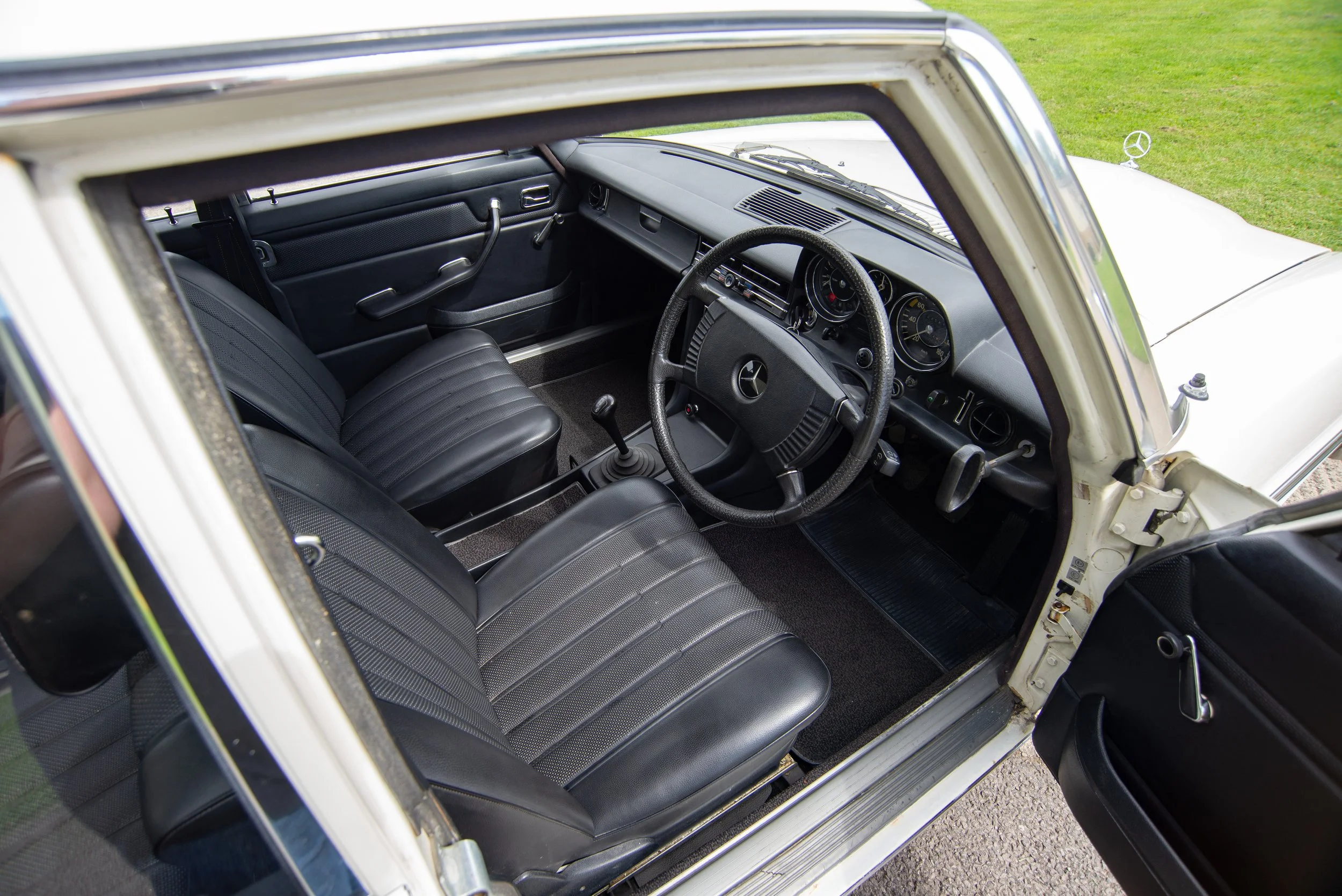 Mercedes 240D-2.jpg