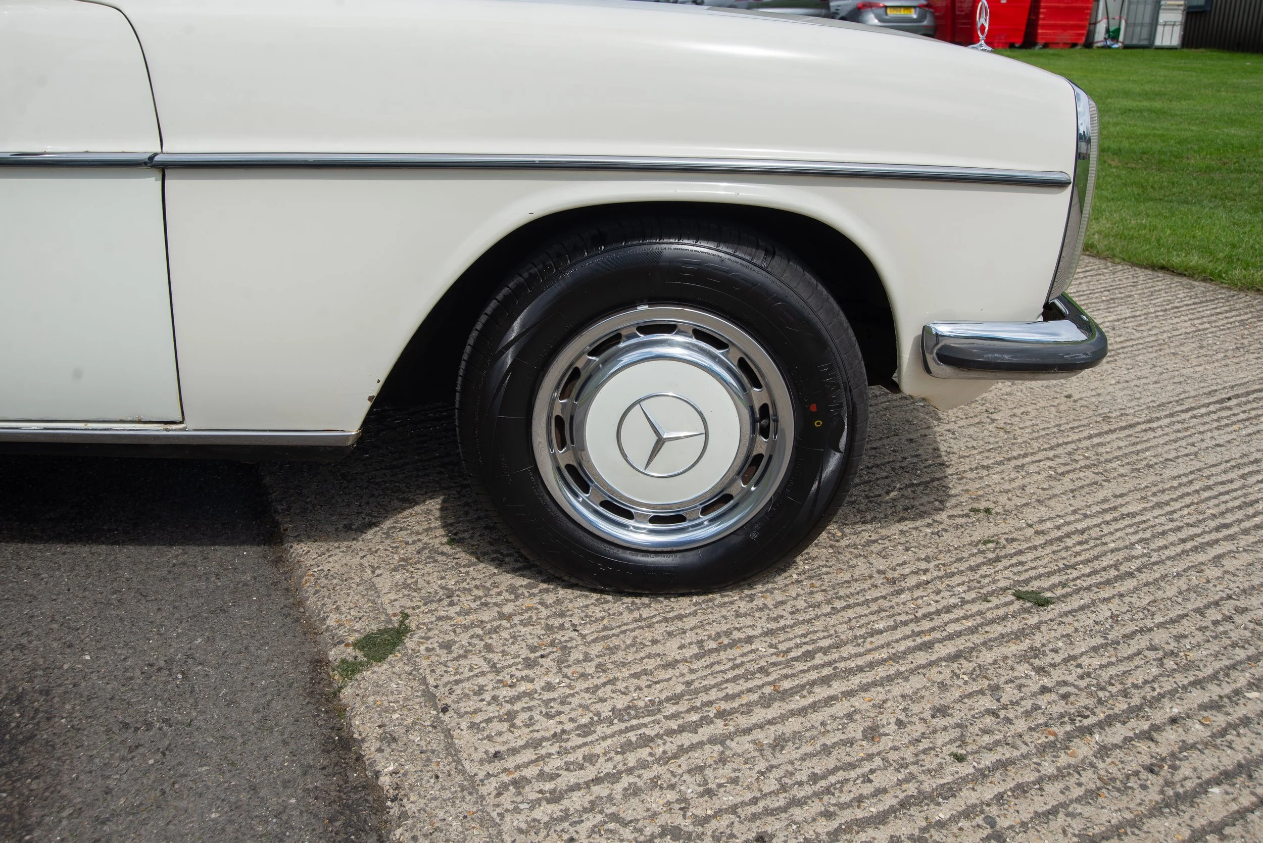 Mercedes 240D-20.jpg