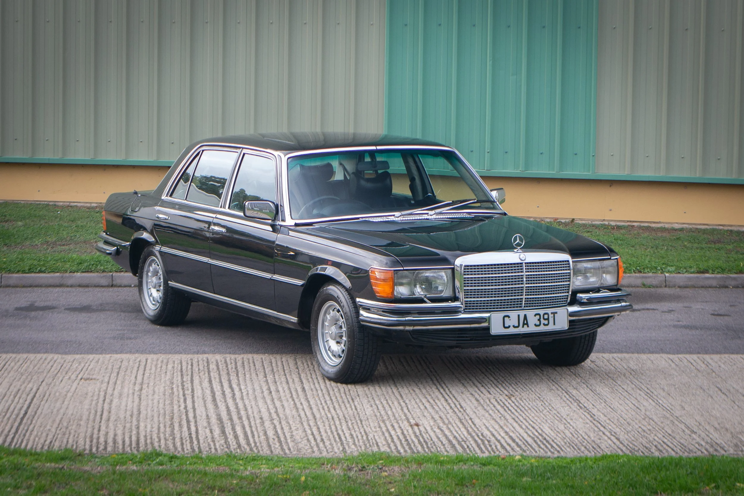 Mercedes 450SEL 6.9-26.jpg