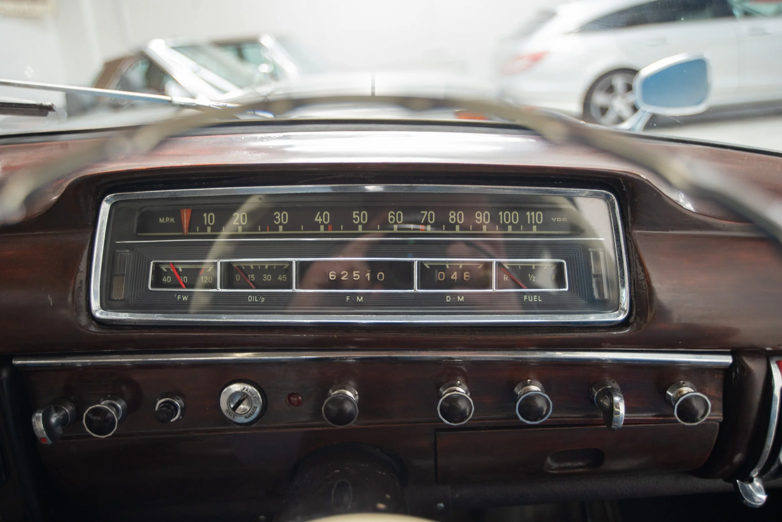 Mercedes 220-2-7.jpg