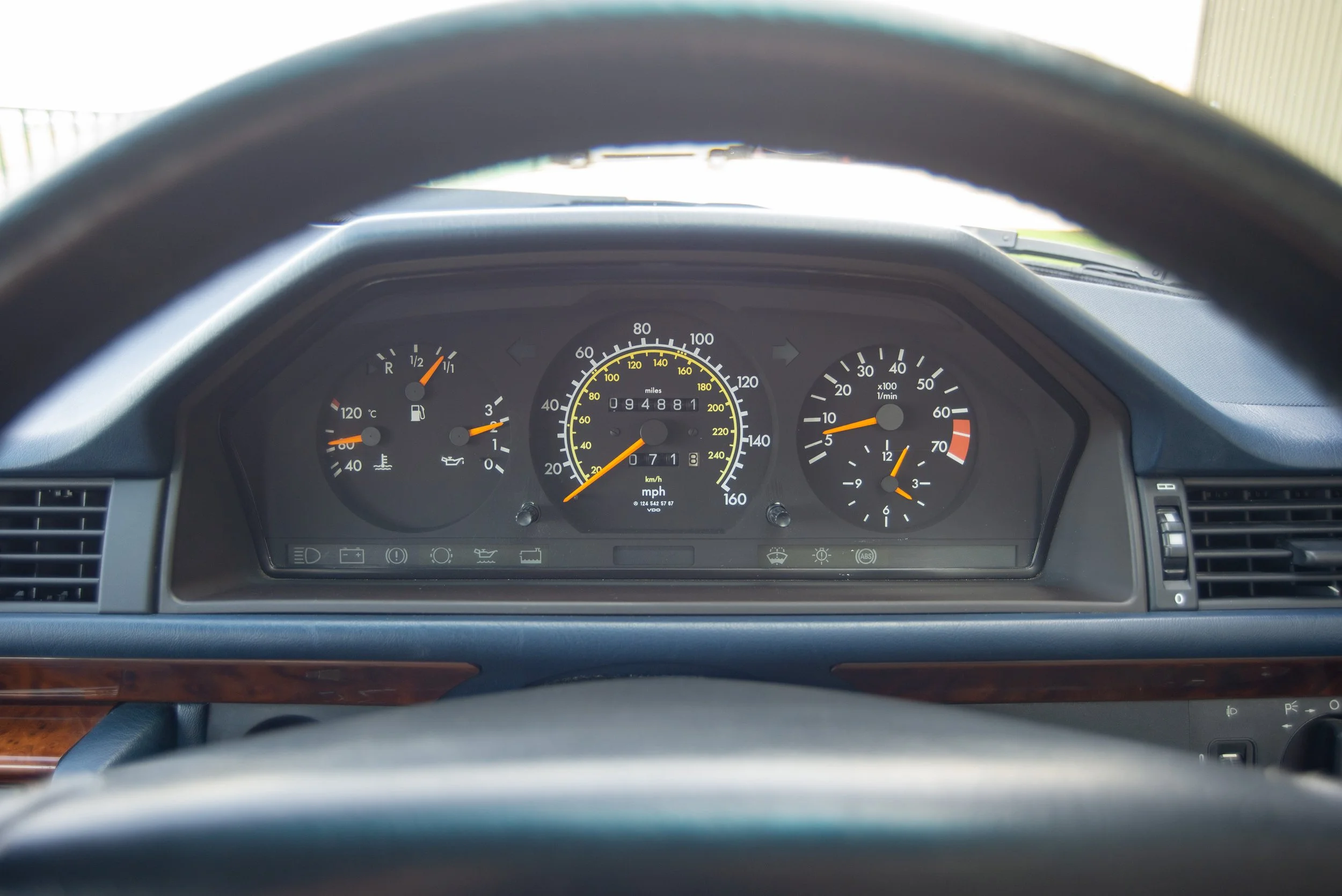 Mercedes 260E 2-7.jpg